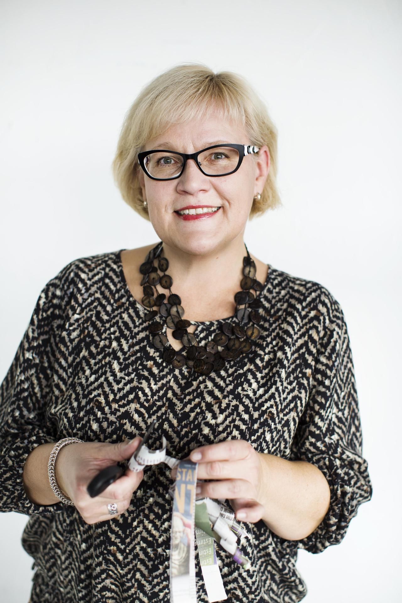 Saija Flinkkilä muistelee lapsuutensa Tapanilaa, joka oli kuin paratiisi kumpareineen ja koloineen.