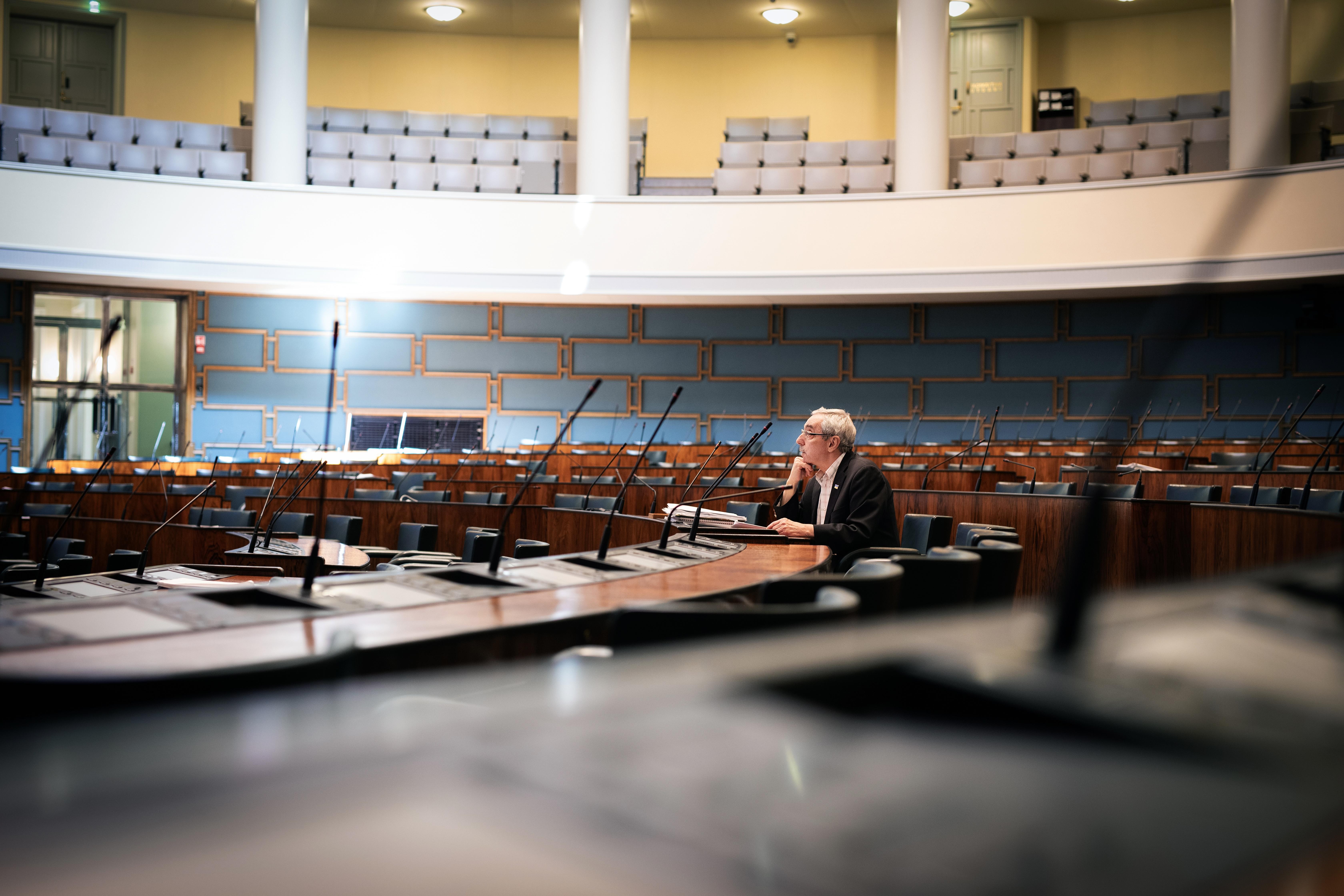 Kun Ben palasi  sairauslomalta  eduskuntaan, koko sali antoi hänelle seisten aplodit. – Kollegojen osoit tama arvostus oli todella liikuttavaa ja antoi tosi hyvän kuvan  eduskunnasta.