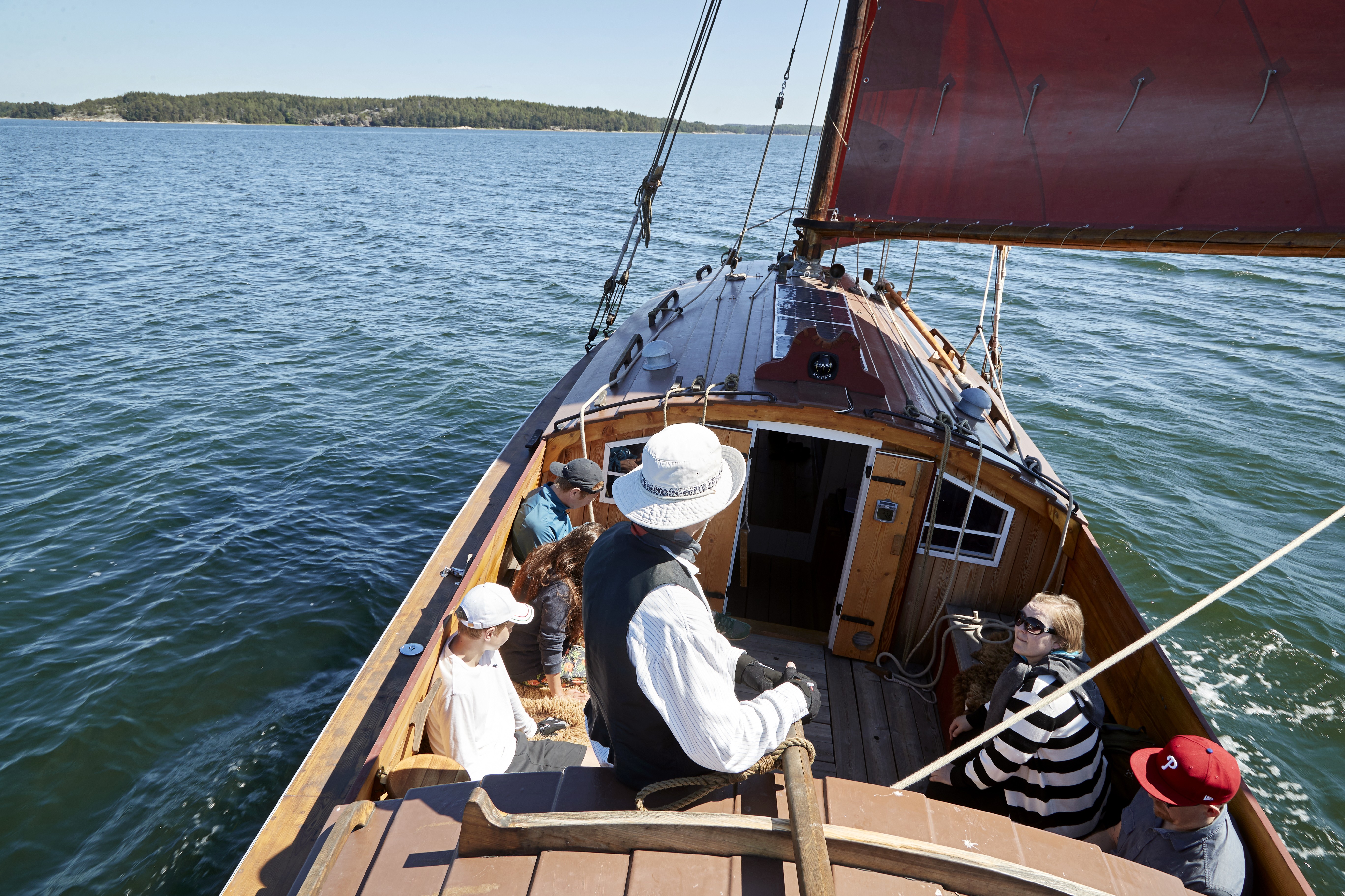 Saaristo on parhaimmillaan purjeveneen kyydissä.