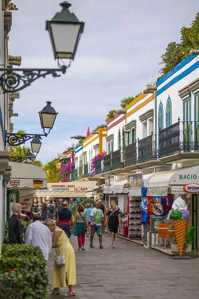 Vanha kalastajakylä Puerto de Mogan tunnetaan Pikku-Venetsiana.