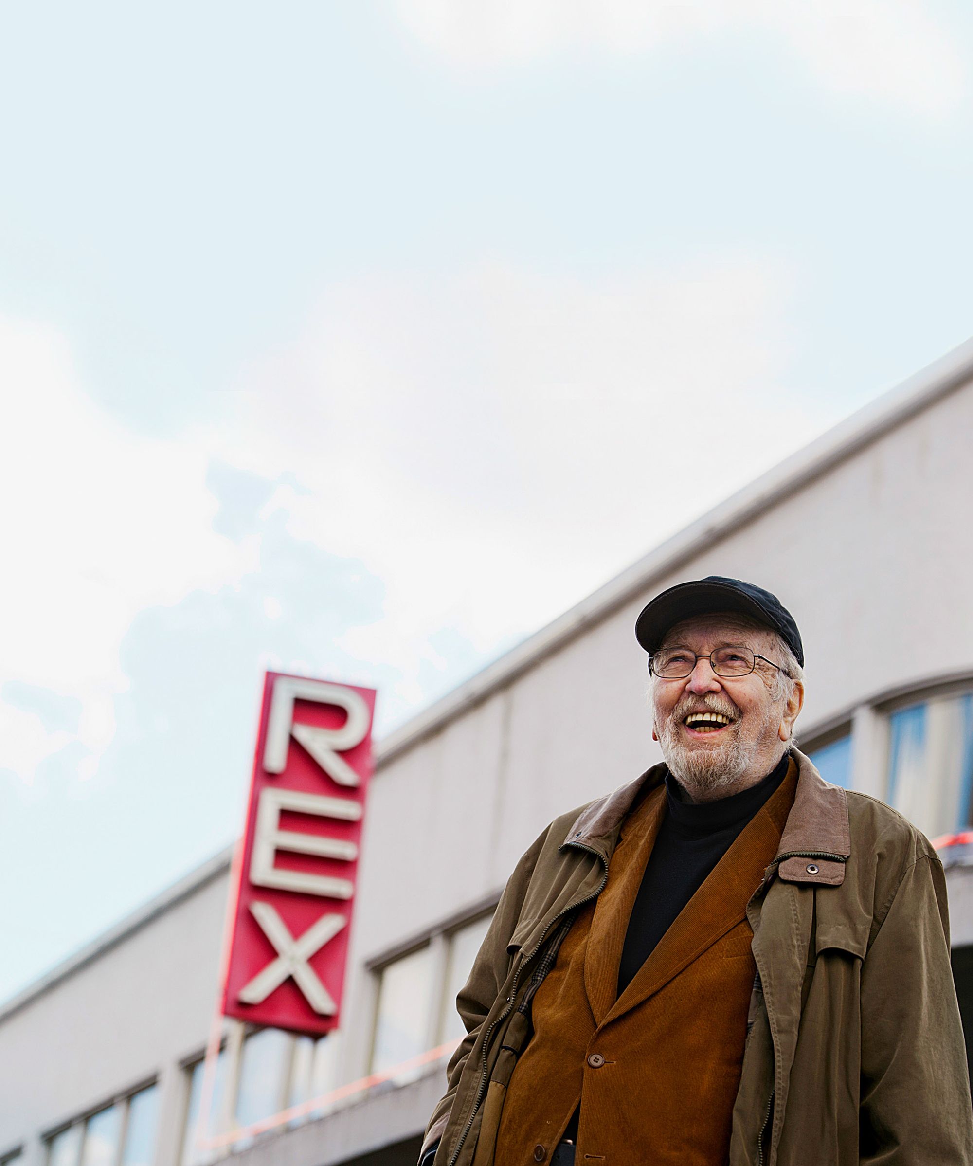 Matti Kassilan allakassa on paljon merkintöjä. - Se on hyvä, on niin kivaa ajella autolla.