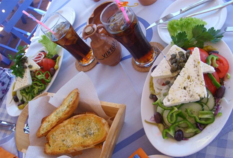 Kreikkalaista perinneruokaa.