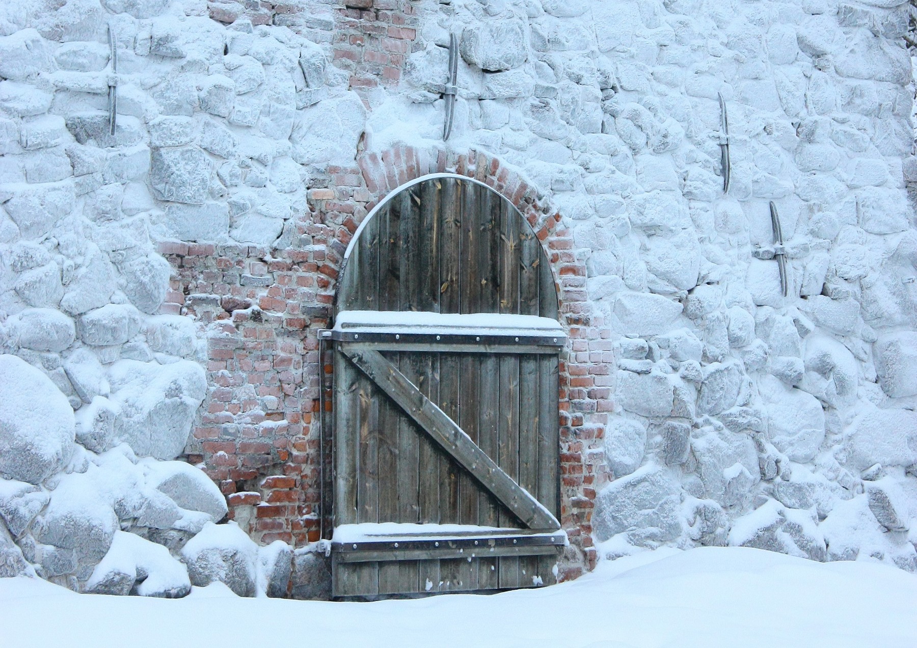 Kuvaaja Anna Tiitola. ”Pyhän Marian kirkon rauniot 1500-luvulta sijaitsevat Vanhan Vaasan kaupunginosassa. Olin kuvaamassa niitä mieheni kanssa. En edes muista, kuinka monta kertaa kirkko on palanut. Raunioilla on hieno tunnelma.”