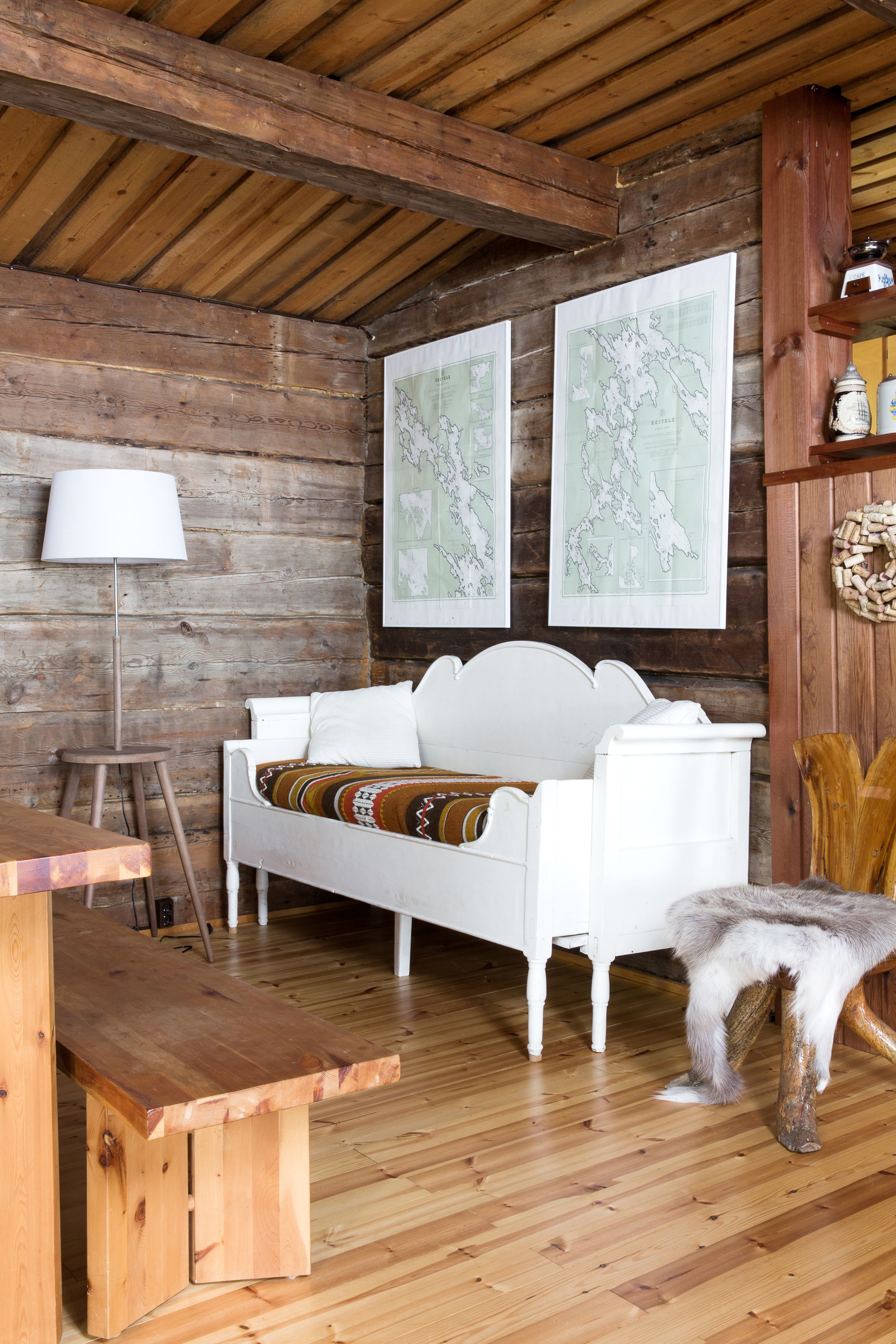 Sivustavedettävä sänky on Raimon isovanhempien kihlajaislahja.