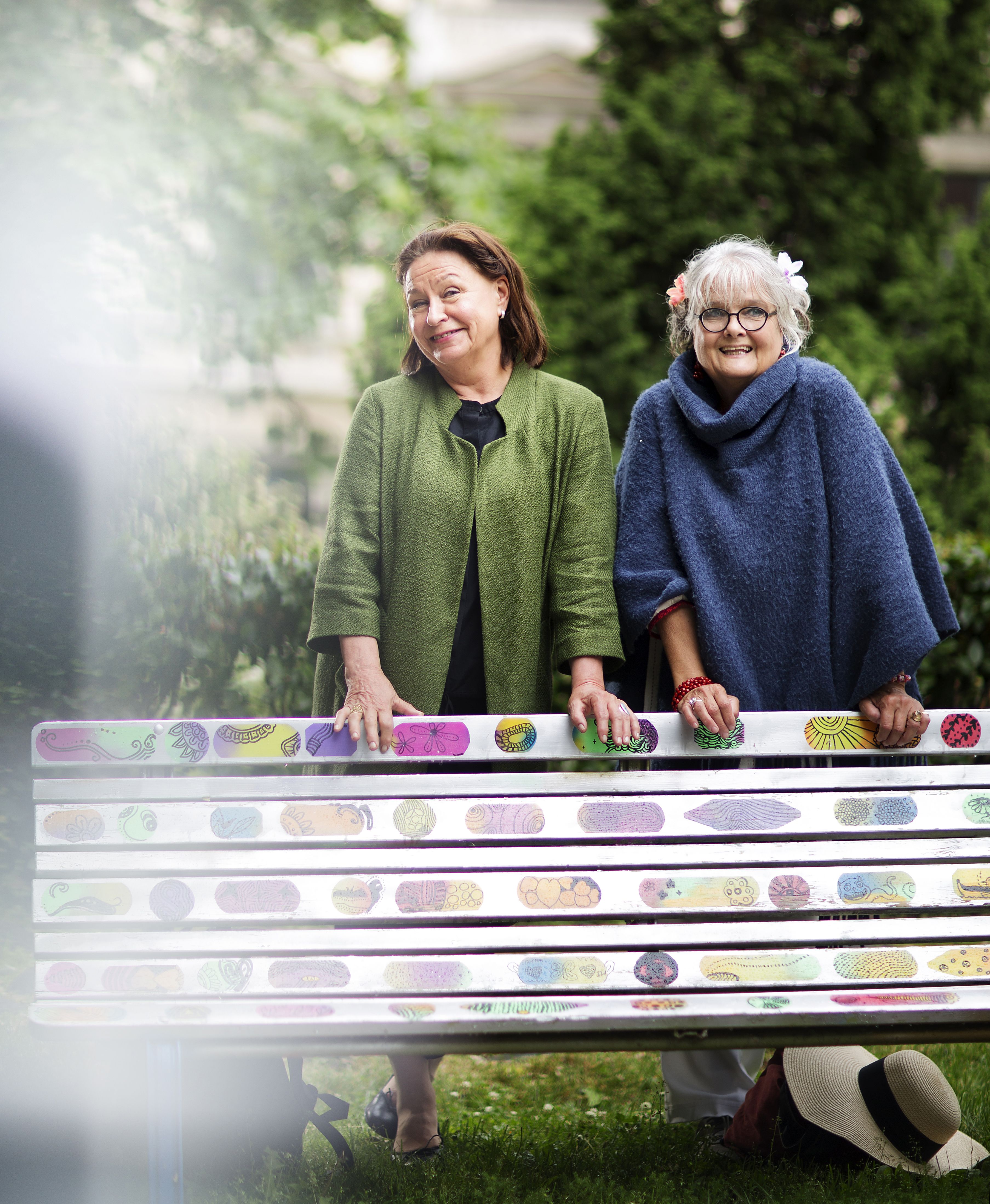 Ennen Satu ja Kristiina tapasivat kaveripiireissä, nykyään sukujuhlissa.