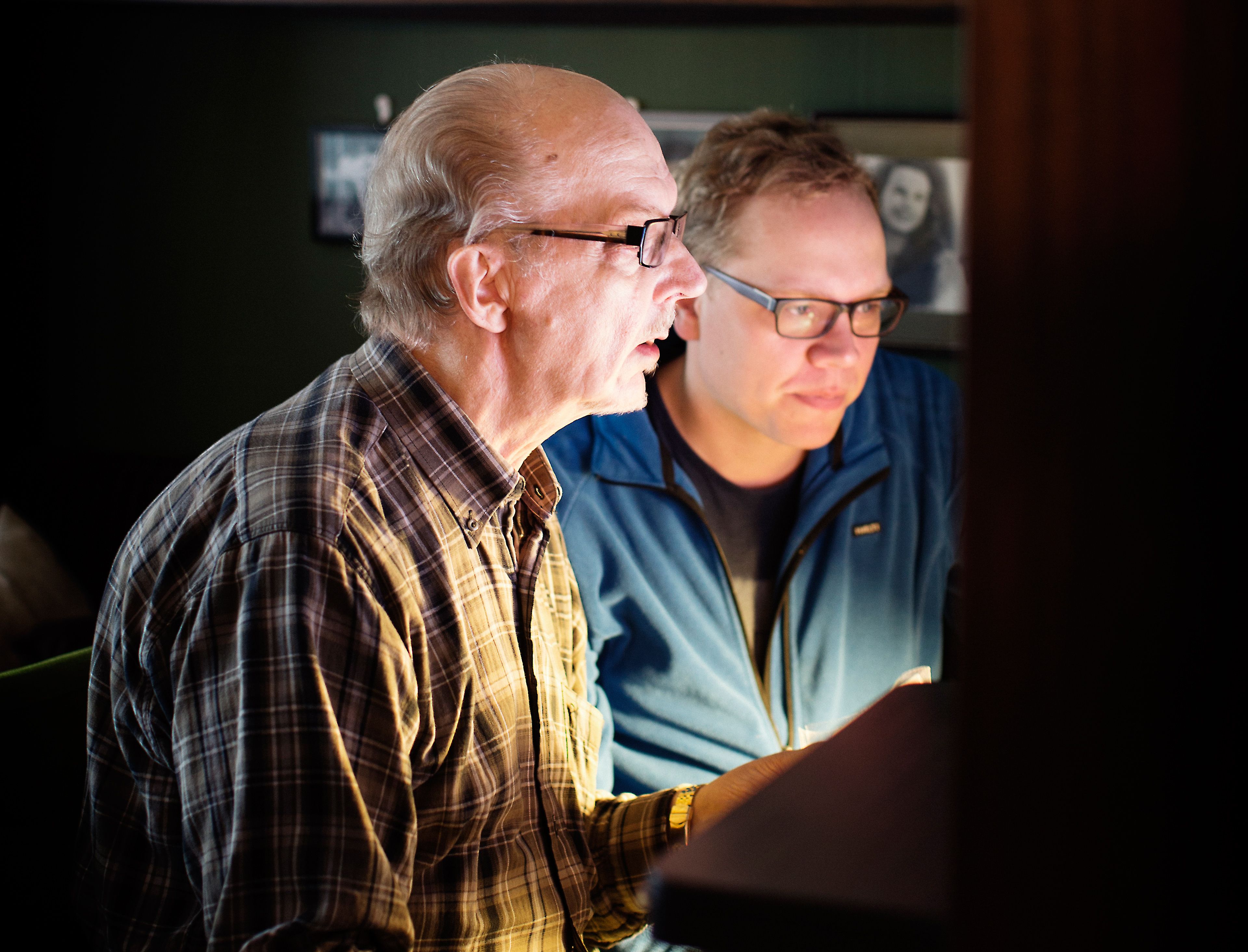 Lasse opastaa Petteriä netin käytössä ja ratkoo teknisiä ongelmia. Toisinaan miehet tapaavat tietotekniikan merkeissä viikottain.