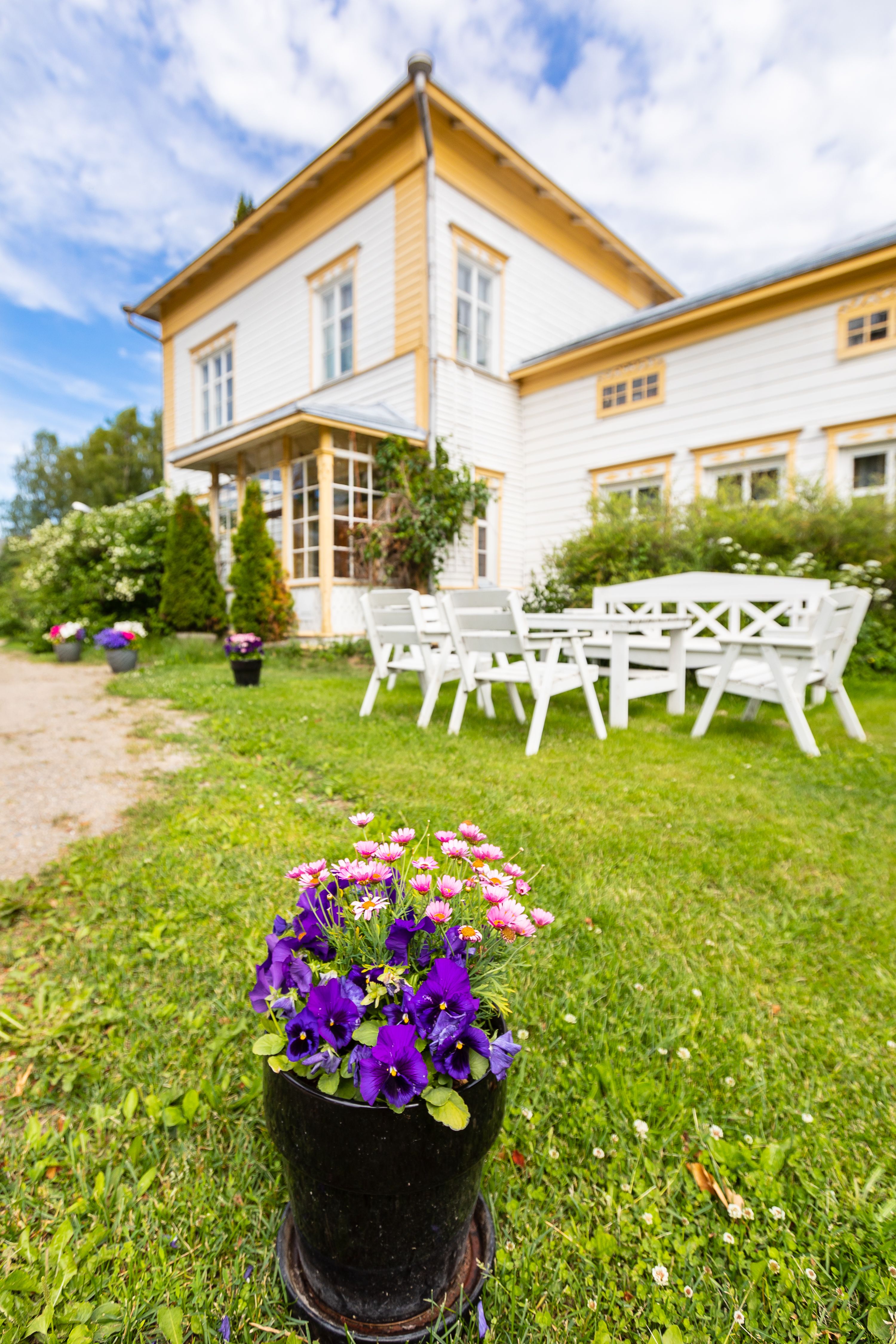 Kartanosta tuli majatalo jo vuonna 1971.