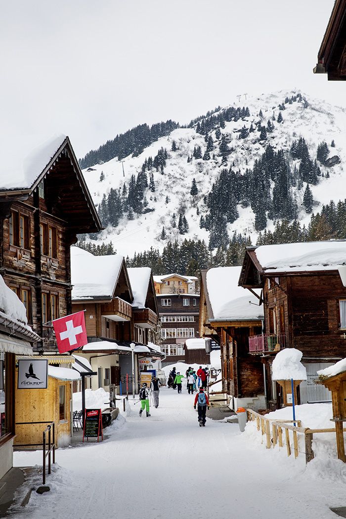 Mürrenin kylä tarjoaa perinteistä alppitunnelmaa.