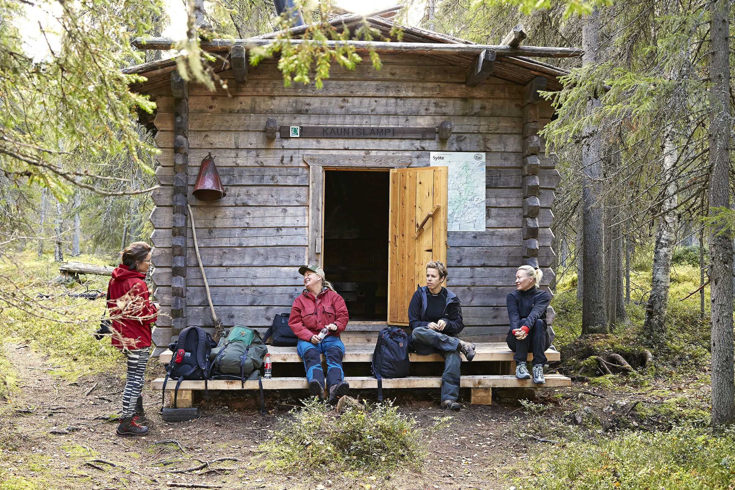 Kansallispuiston eräkämpillä on mukavaa levähtää.