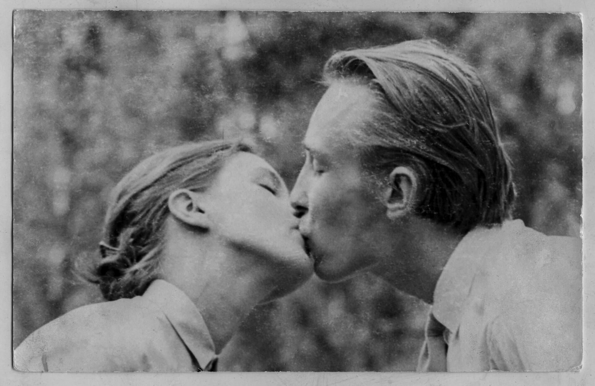  Kihlajaiskuva 11.5.1955 on Yrjön kameran itselaukaisijalla ottama.