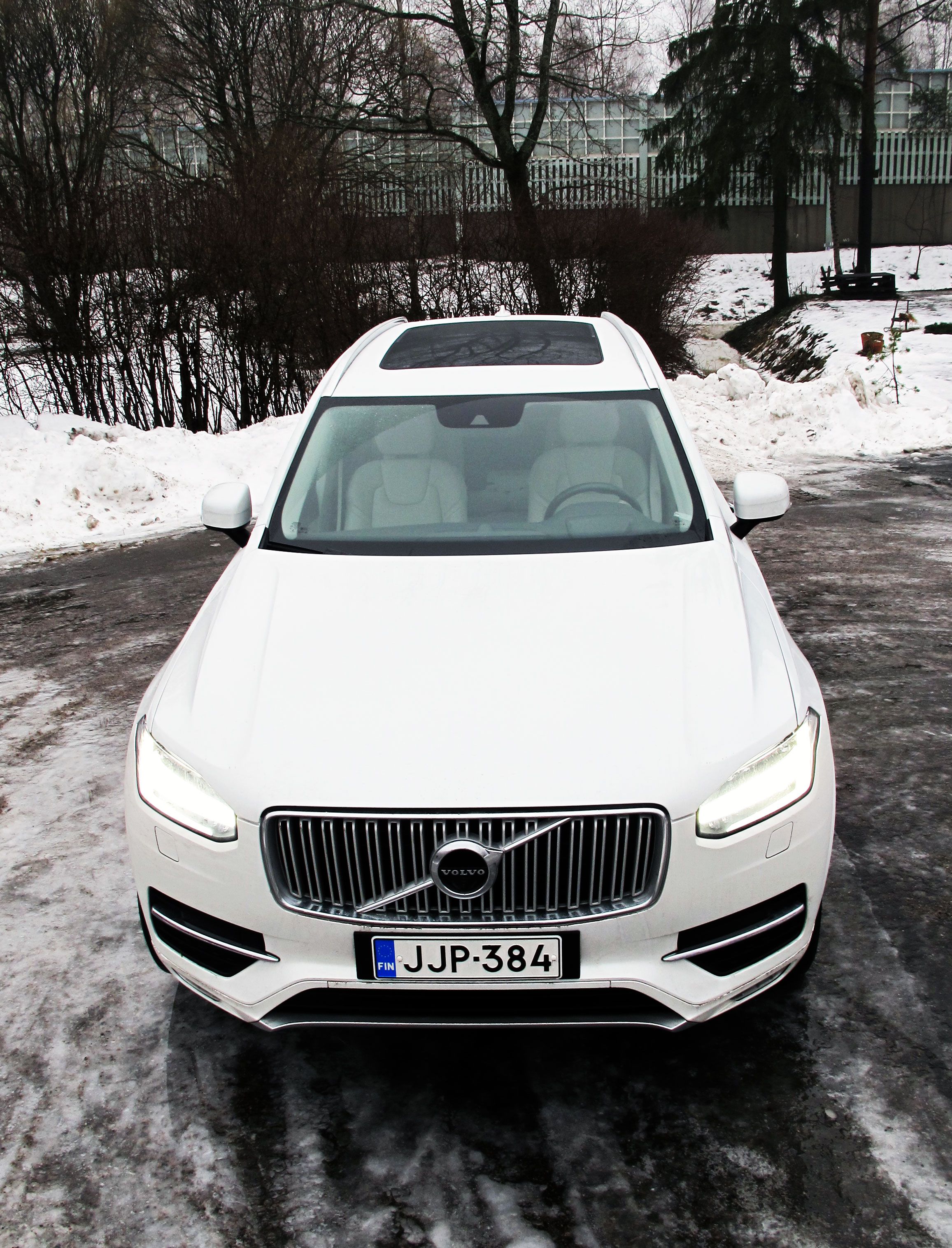 Lasikatto on lisävaruste. Se lisää tilan tuntua entisestään.