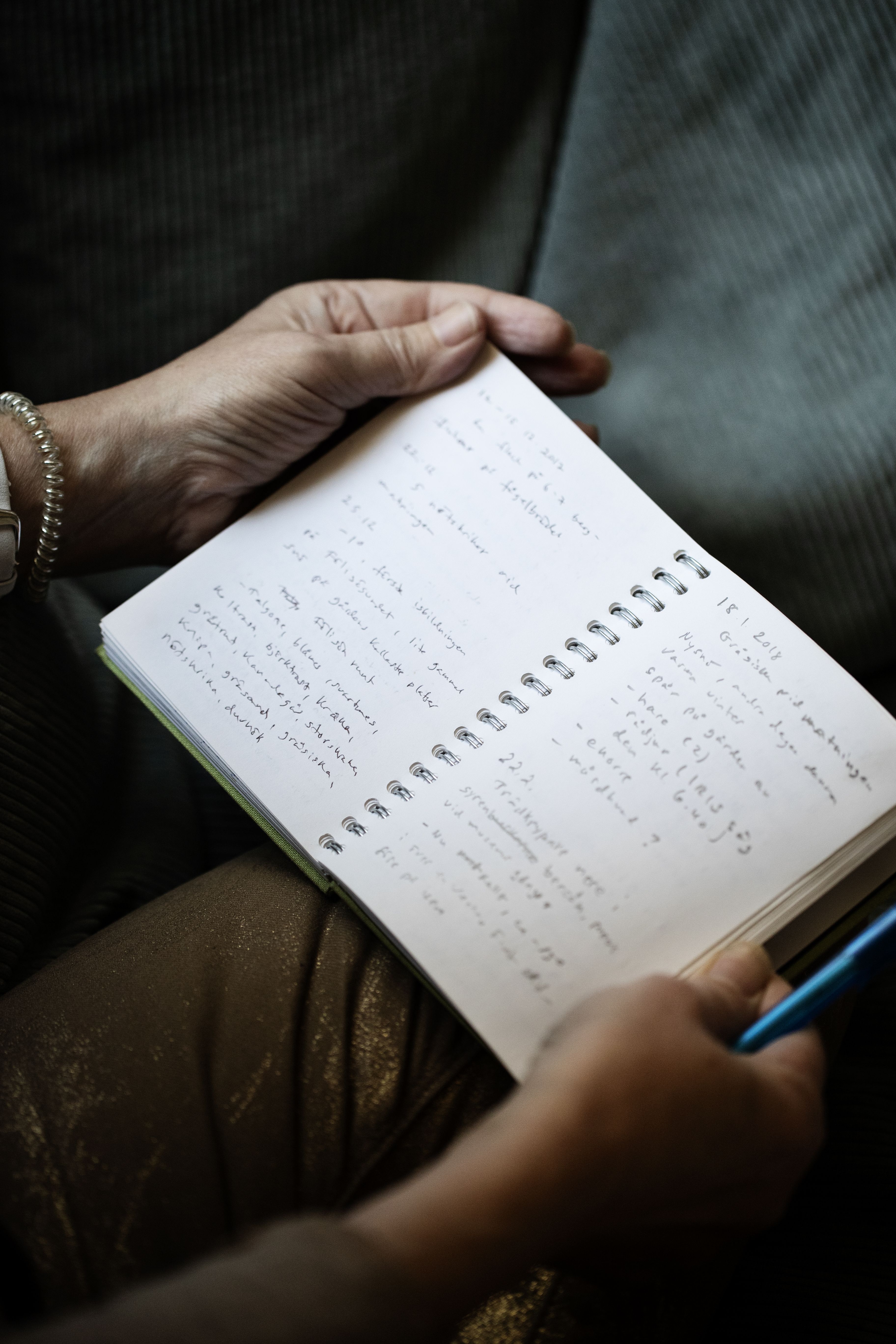 Lauralla on aina repussaan muistikirja, johon hän kirjaa ideoita, ajatuksia ja havaintoja.