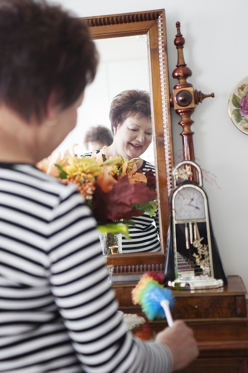 Kodintyöt on jaettu tasan. Hilkka on siivousvastaava...