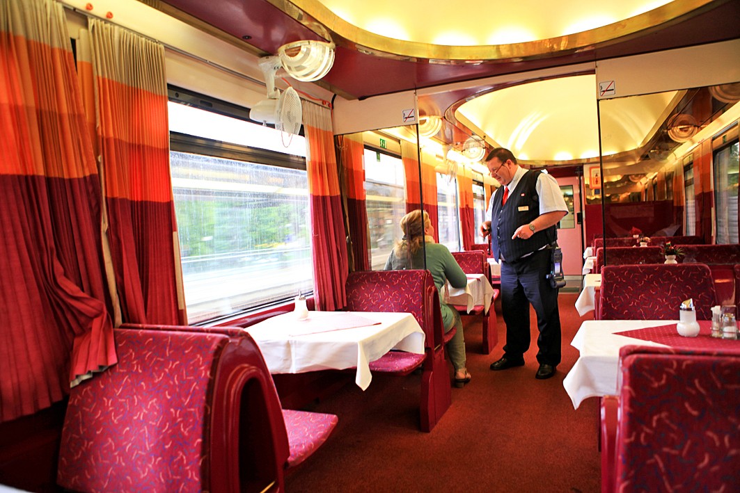 Hungarian ravintola­vaunu henkii vanhan ajan tyylikkyyttä.