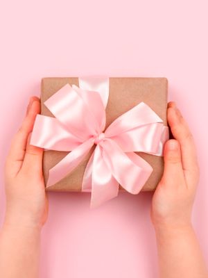 Simolainen kalastaja Kari Mäkinen neuvoo, miten saadaan lämpimät kädet.