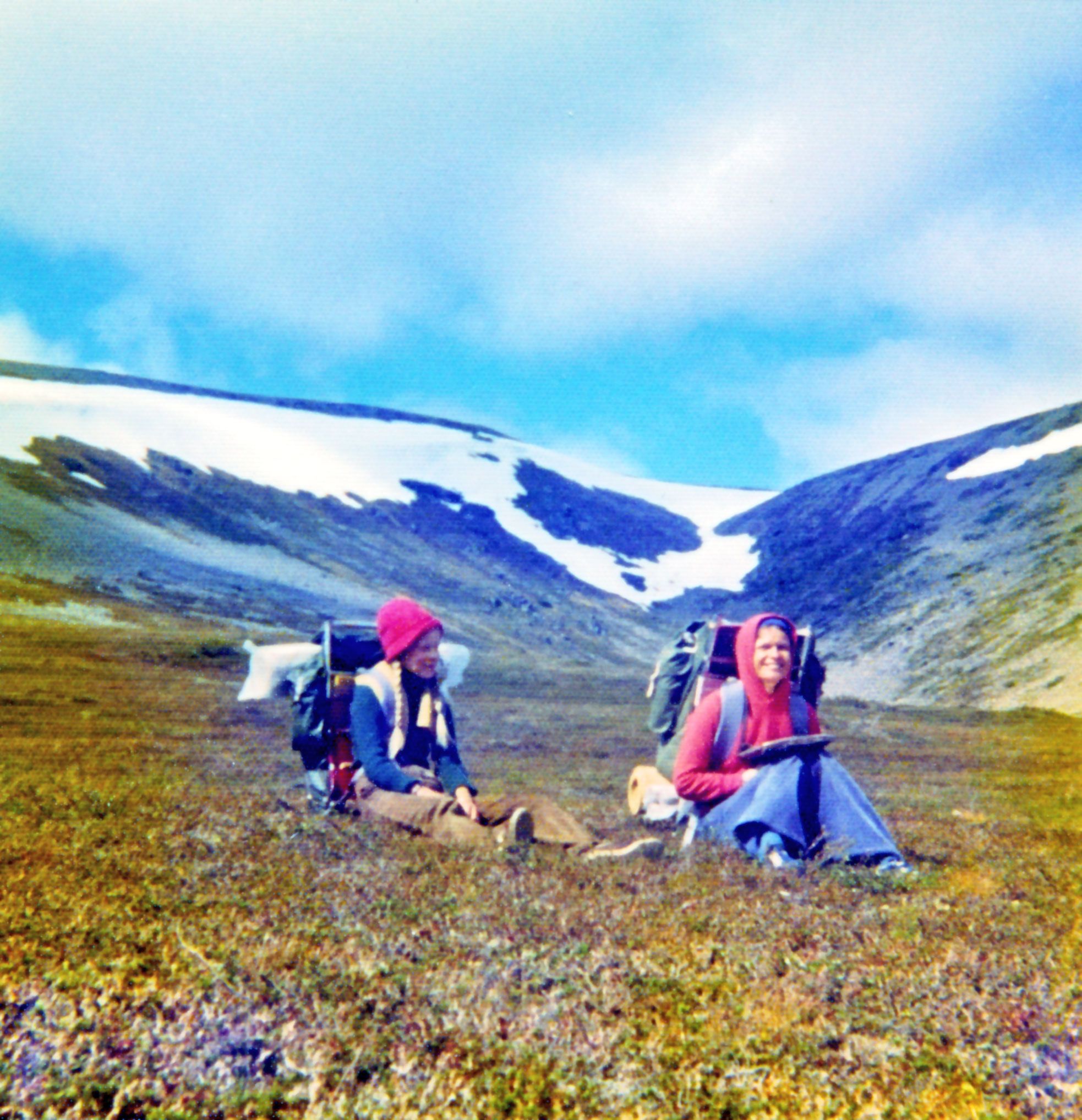 Sirkka Leena-tyttärensä kanssa Saariselän Lumikurussa vuonna 1976.