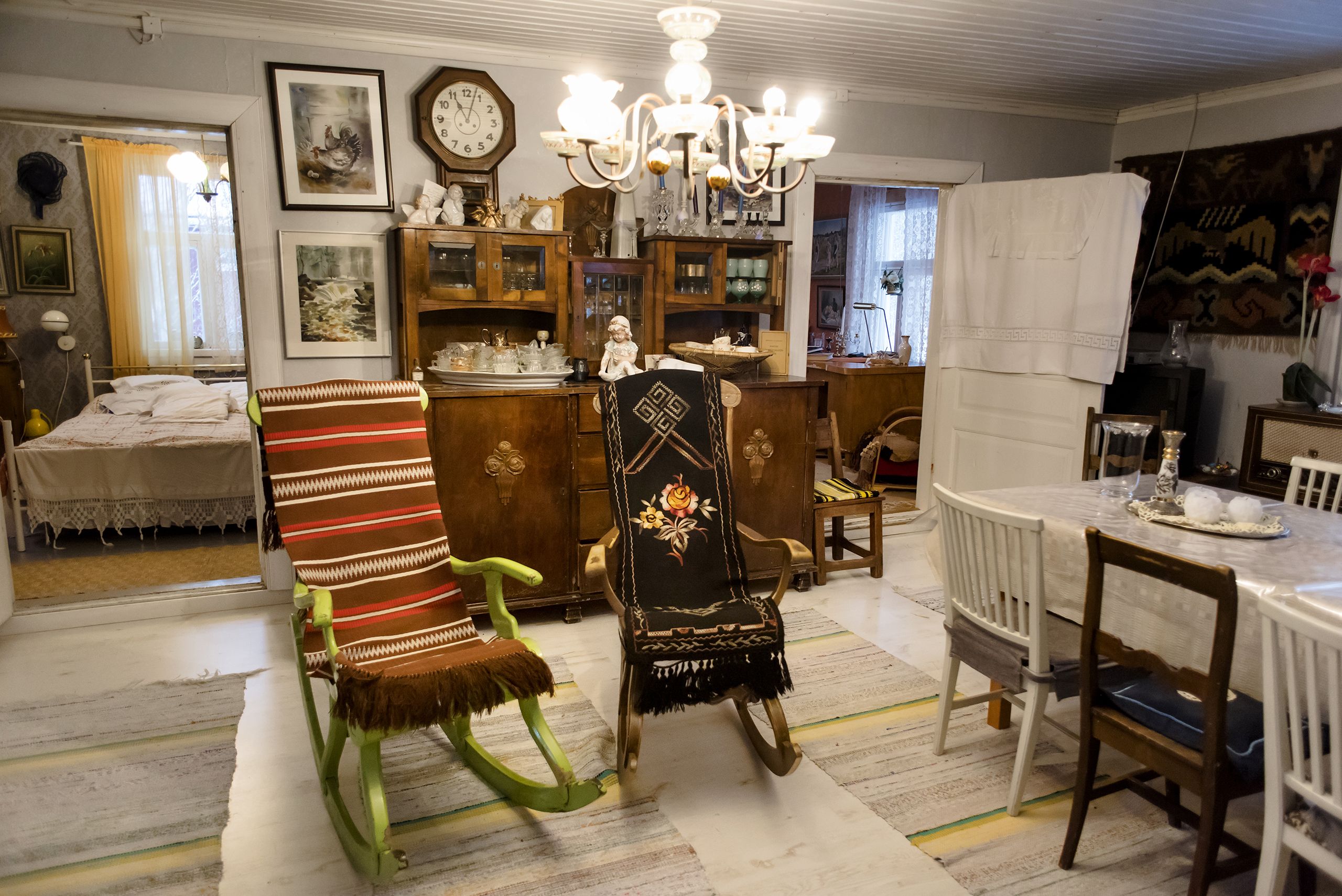 Vuonna 2006 valmistunut uusi osa sopii hyvin 1800-luvulla rakennettuun vanhaan taloon.