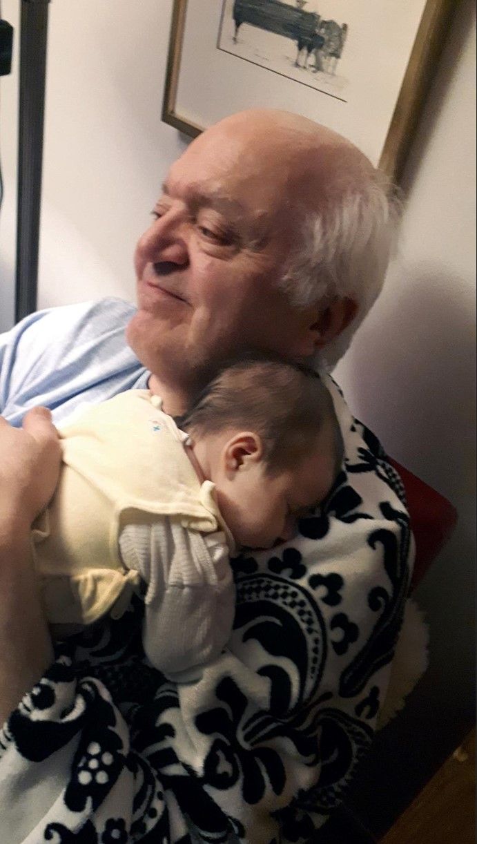 Onnellinen ukki ja pieni uninen Onerva.