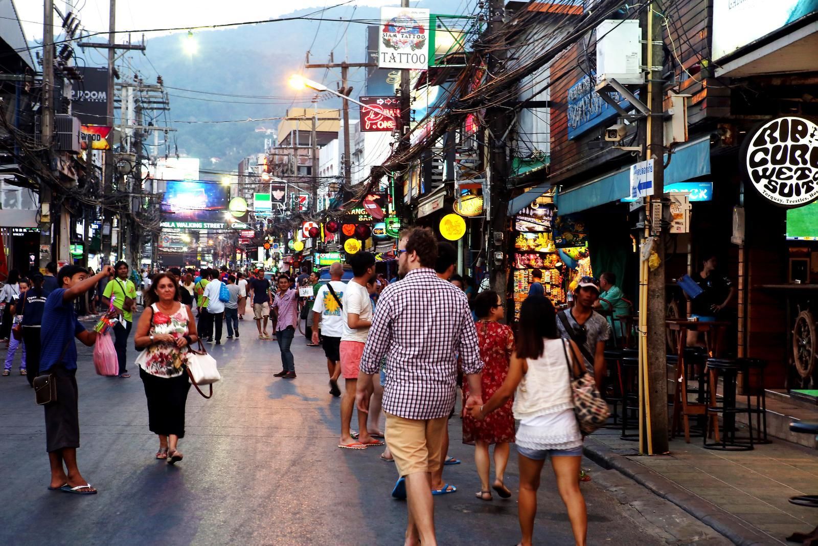 Patongin Bangla Street on Puhketin yöelämän ykkönen.