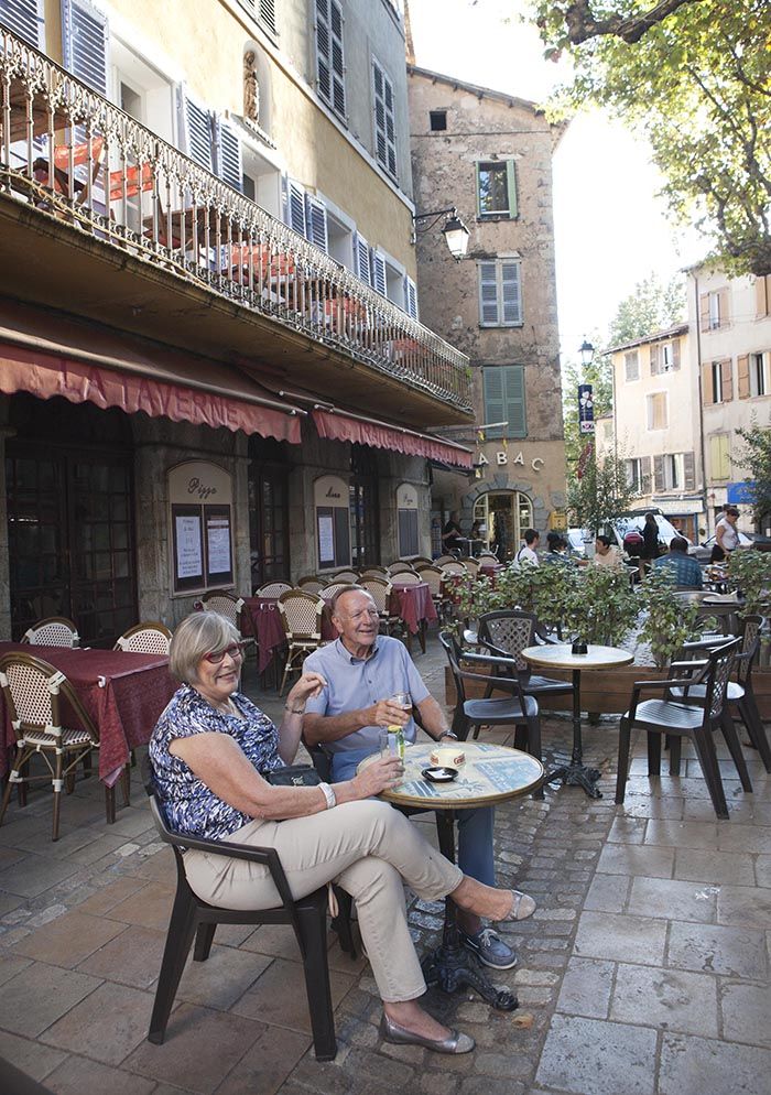 Bergamonin kylä on pieni mutta eläväinen ja kansainvälinen.