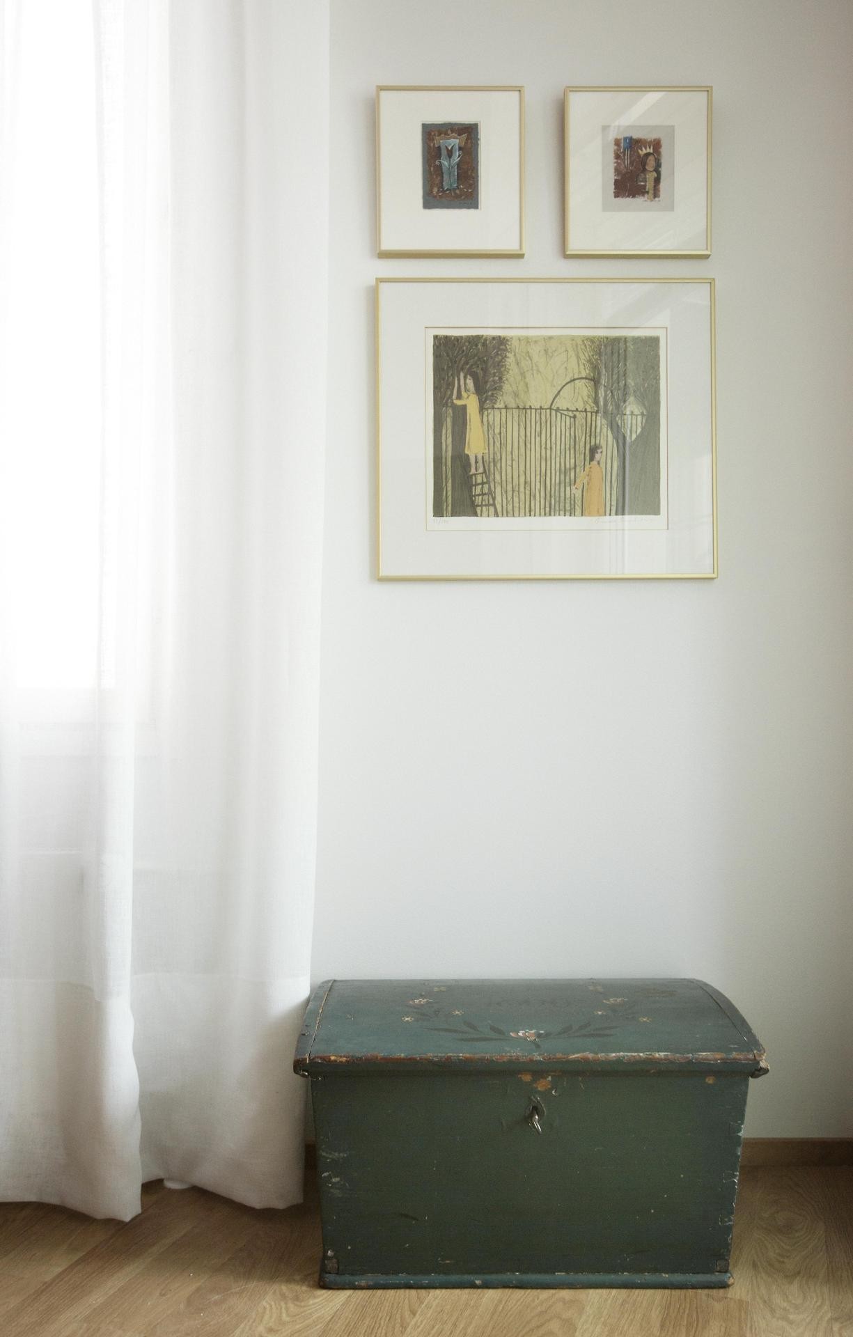 Kauniisti patinoitunut kapiokirstu on Kirsin äidin peruja.