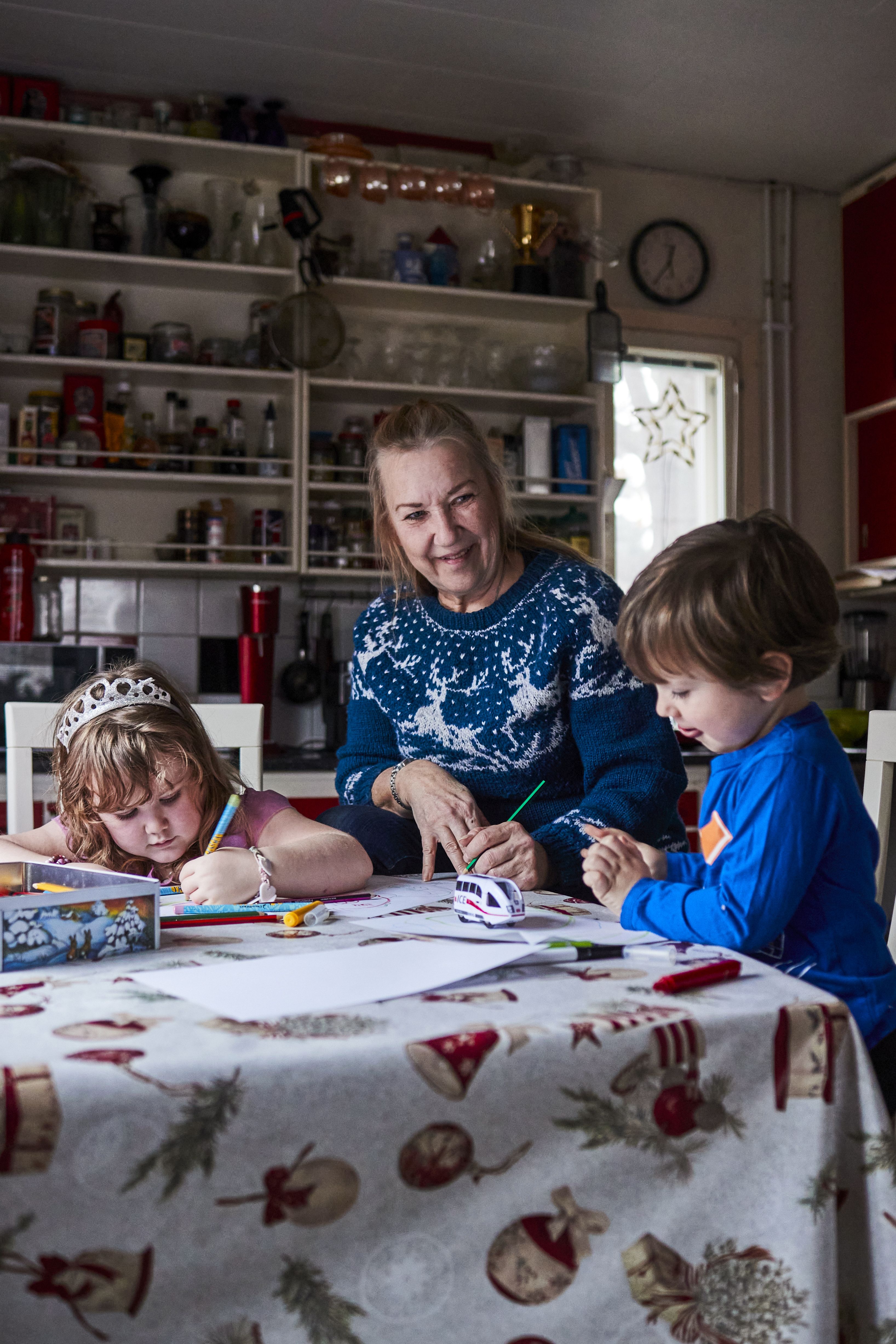 Aija Frantzi on nykyään kuusinkertainen mummo ja nauttii yhteisestä ajasta lastenlasten kanssa.