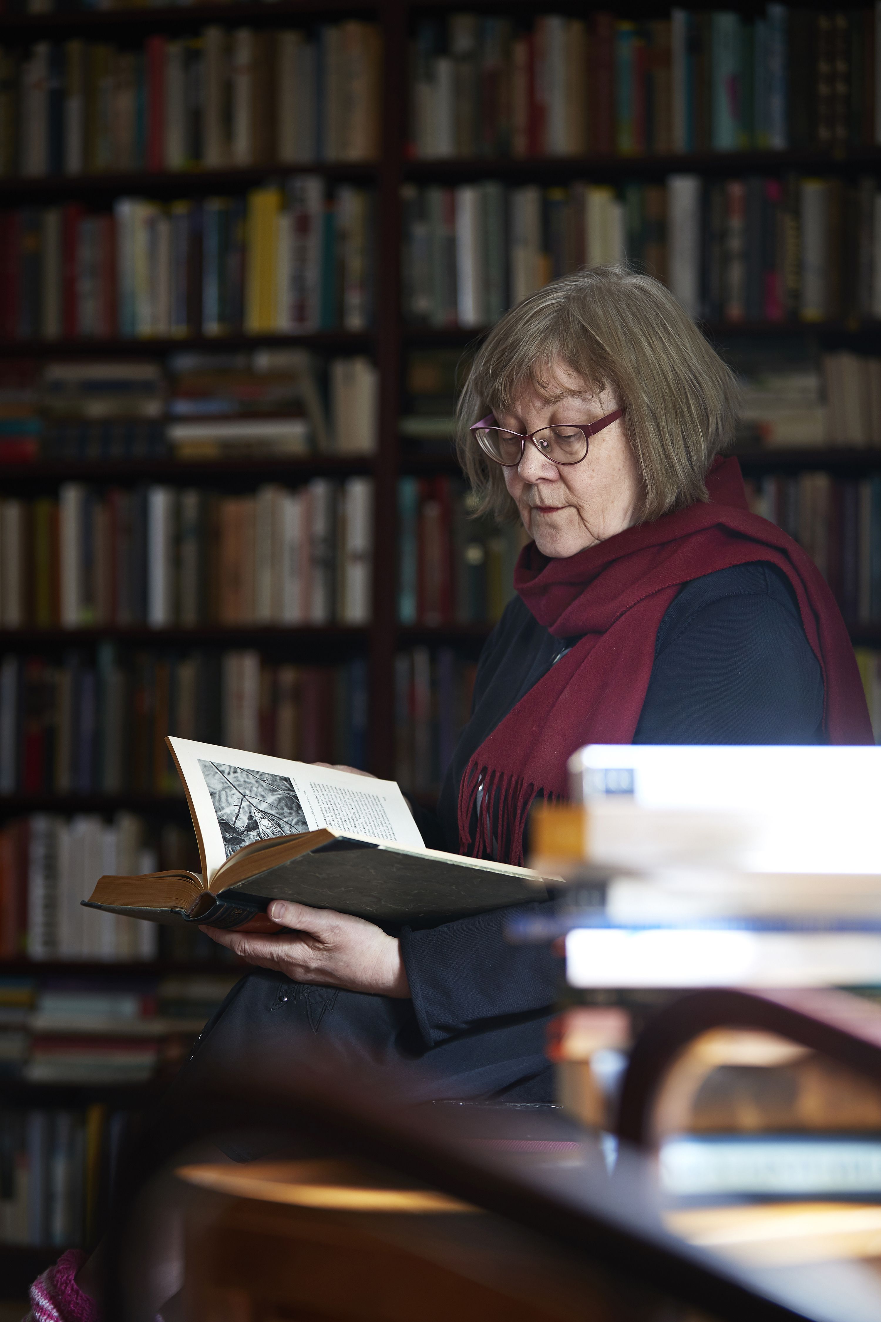 Pirkko Nuolijärvi ei halua eläkkeelle kielestä eikä sen tutkimisesta. ”Tein väitöskirjani 1980-luvulla Helsinkiin muuttaneiden kielestä. Haluan tietää, mitä heille kuuluu eläkeiässä.