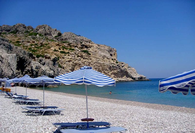 Rhodoksen ihanat valkeat hiekkarannat houkuttelevat matkailijoita.