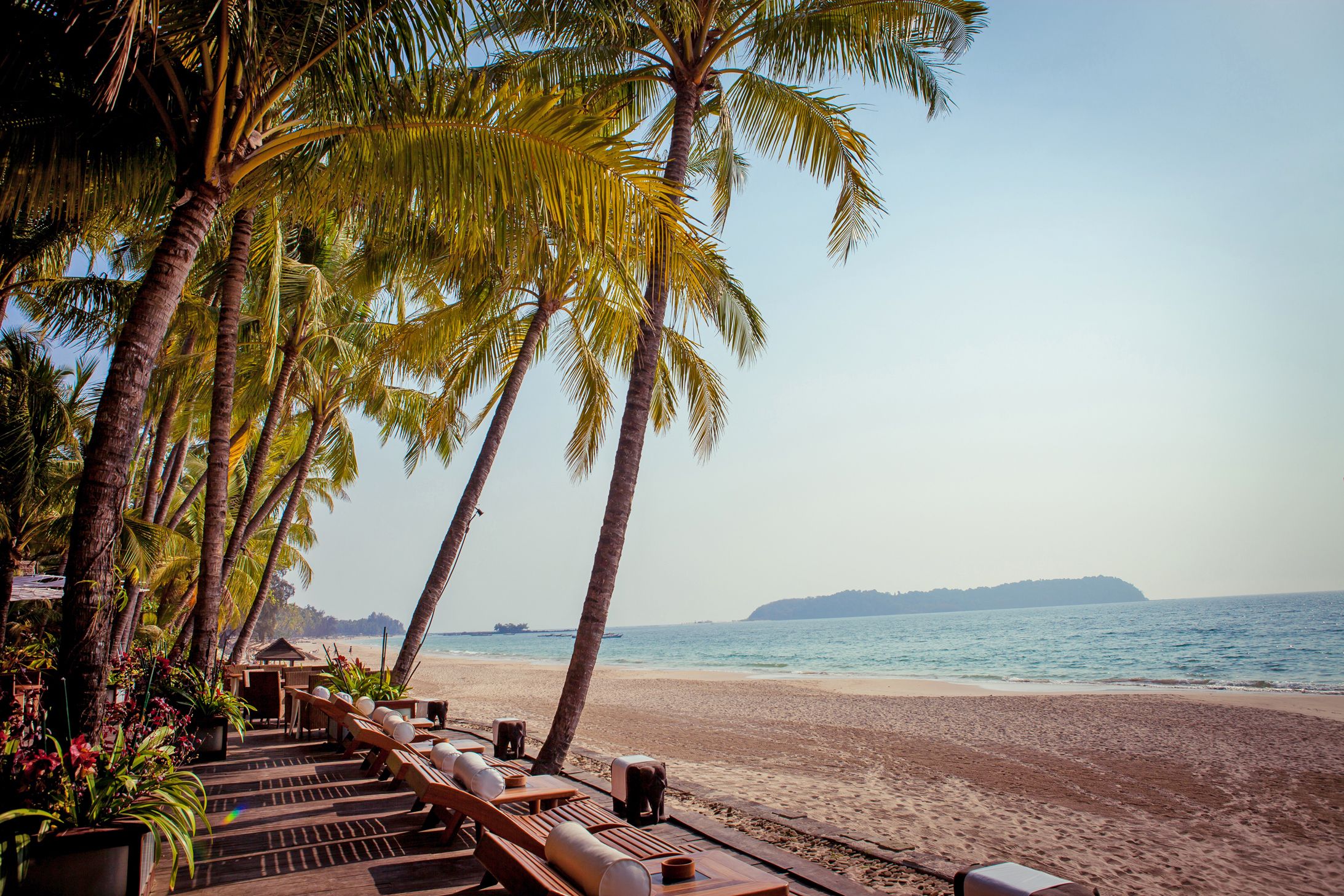 Ngapalissa eivät pörrää vesiskootterit. Kilometrien pituisella rannalla on aina tilaa. 