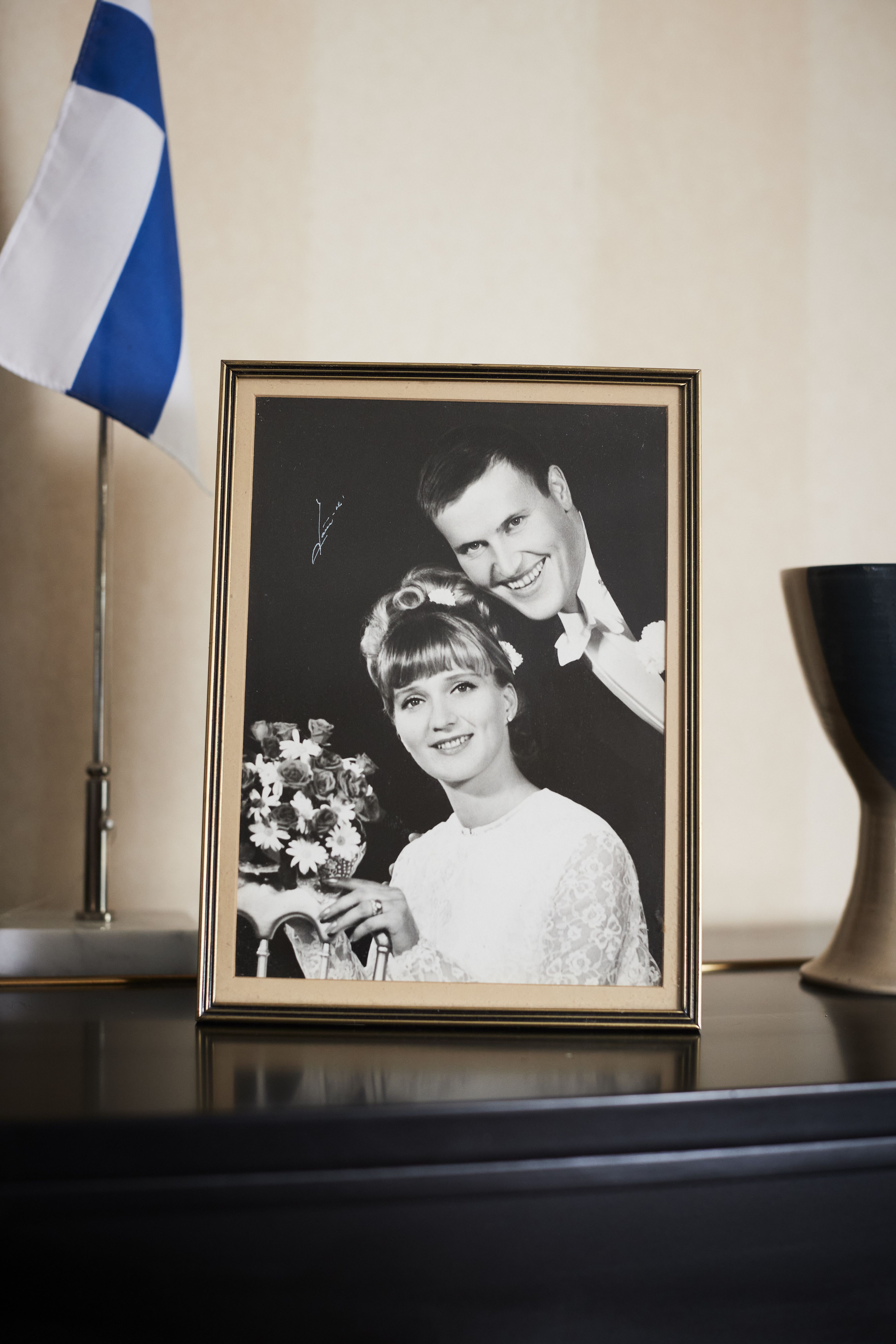 Maikki katsoo pianon&nbsp;päällä olevaa hänen ja Martin hääkuvaa monta kertaa joka päivä.&nbsp;- Välillä tulee kamala ikävä, välillä vain kiitollisuus.