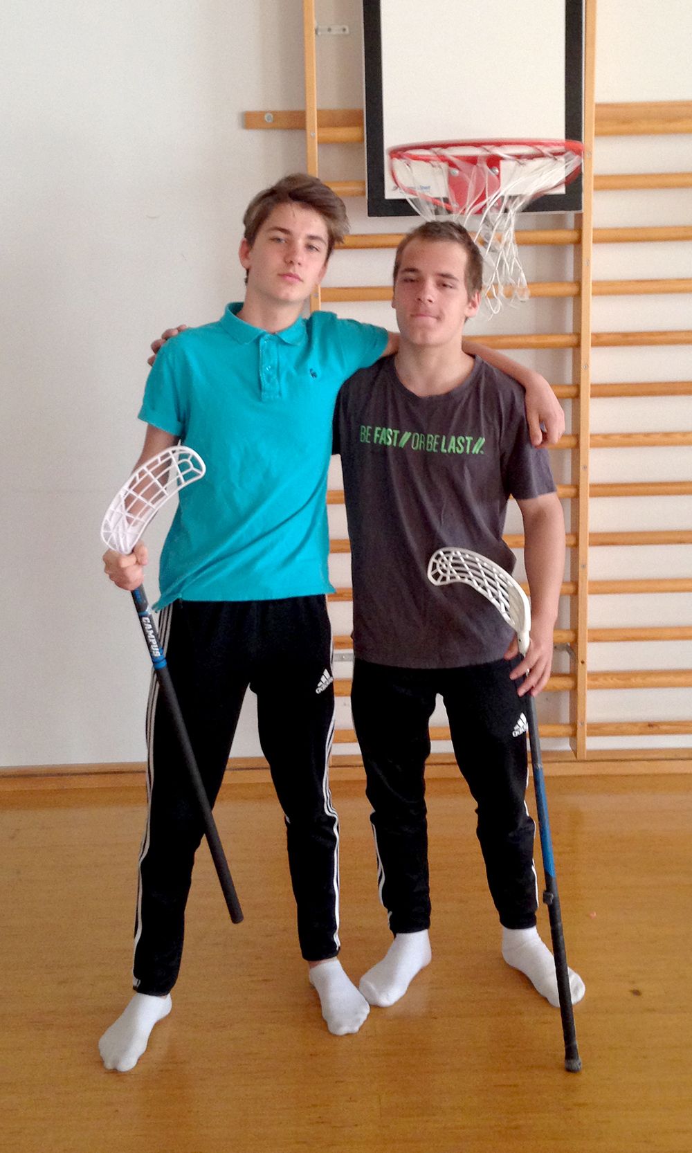 Katso yllä olevalta videolta Matiaksen ja Elmerin huimat temput: Heitot seinien kautta ja uudet ryhmätemput tuovat lajiin aivan uuden mausteen.