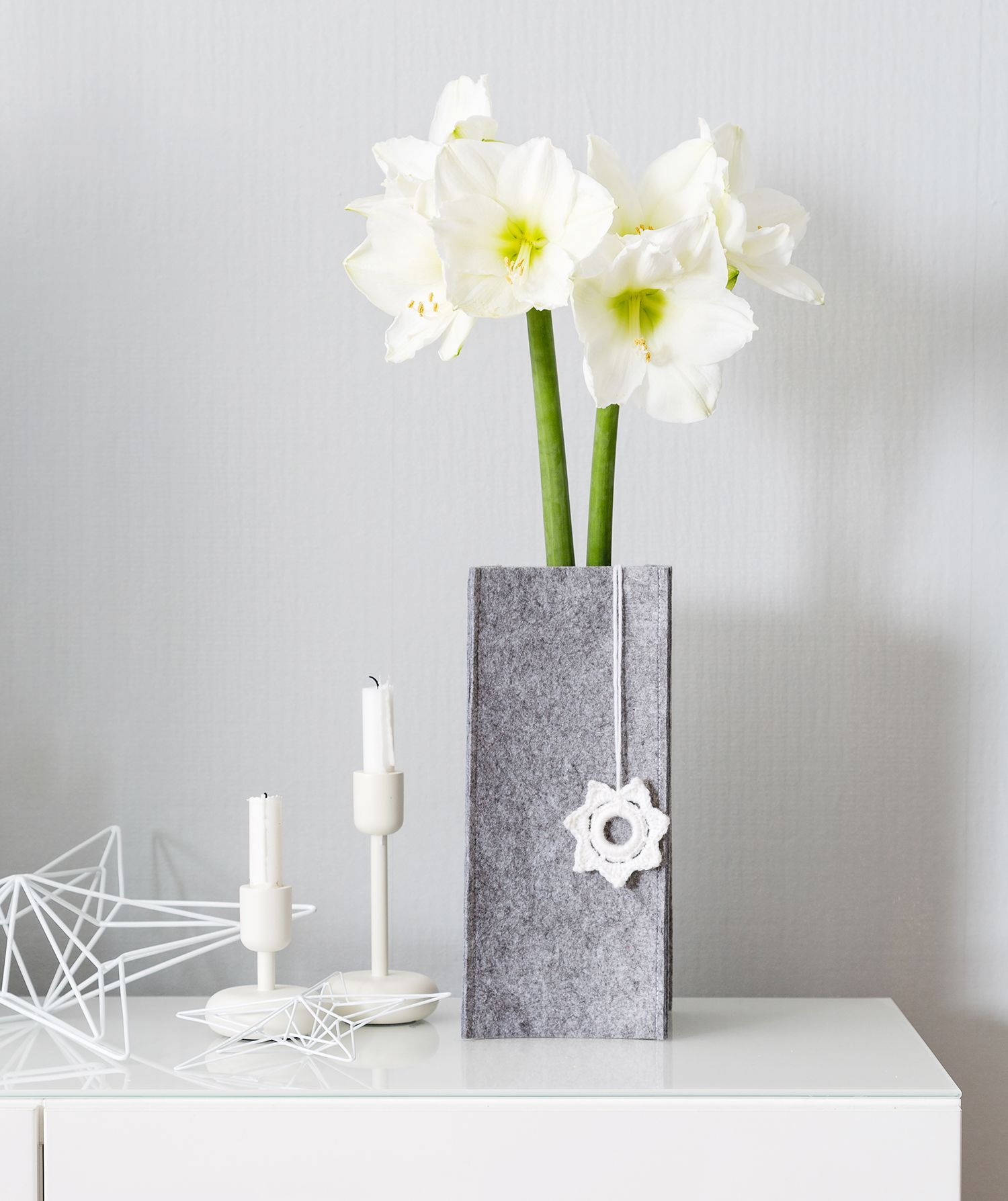 Myös punainen ja valkoinen huopa sopivat suojukseksi.