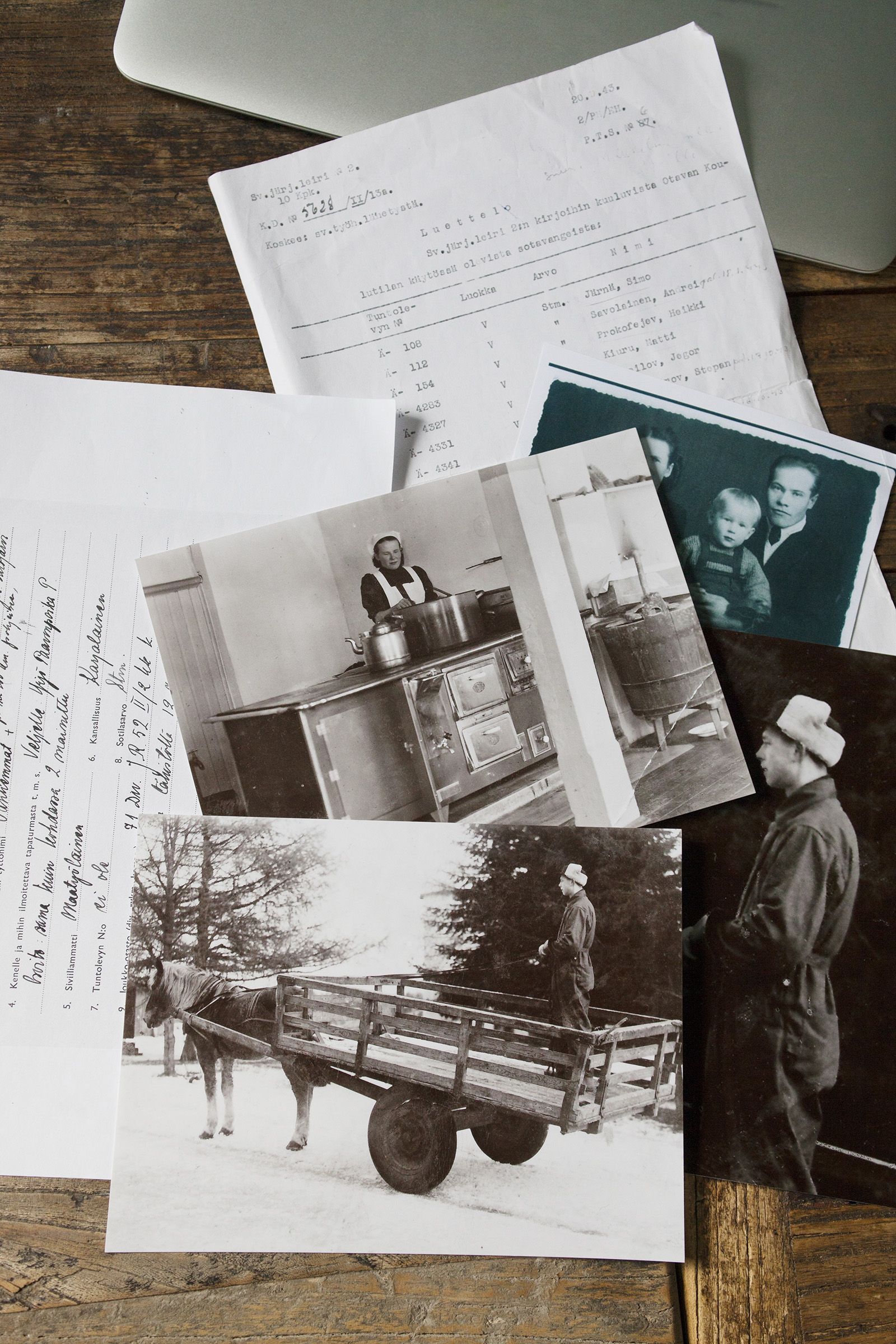 Lempi minkä teit! Äidiltä jäi muutamia valokuvia ja suuri mysteeri.