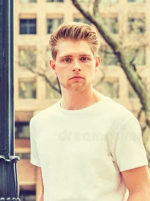 Marja Korhonen voi puhua vain silmiä räpäyttämällä