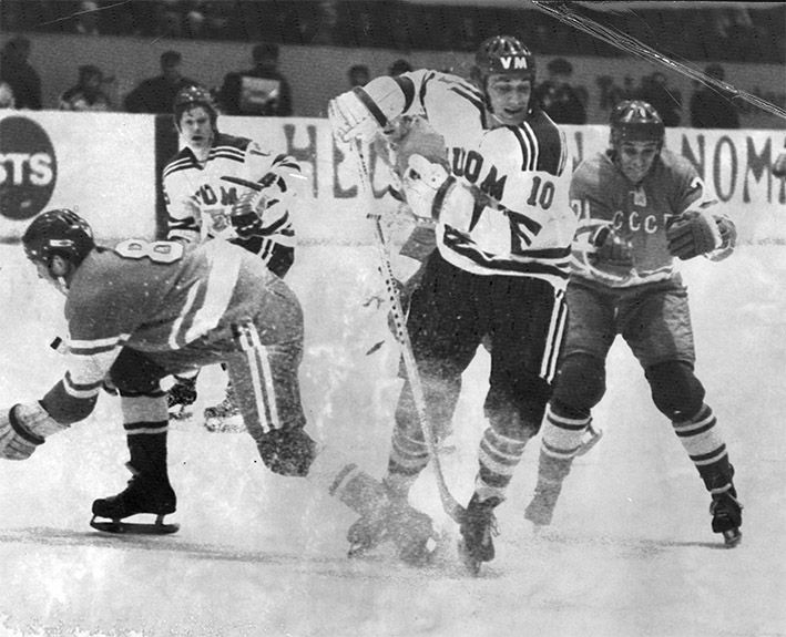 Möllille kertyi 196 maaottelua. Hän pelasi 11 MM-kisat ja kahdet olympialaiset.