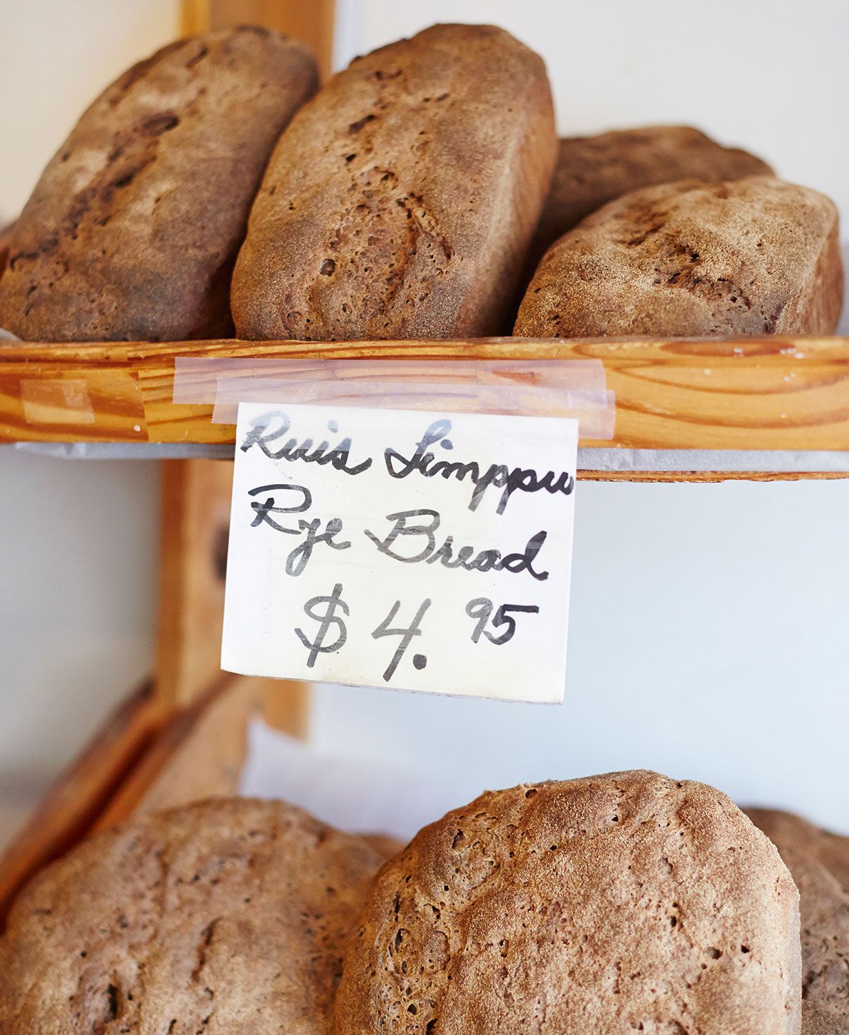 Suomalaista ruislimppua, tänään leivottua.