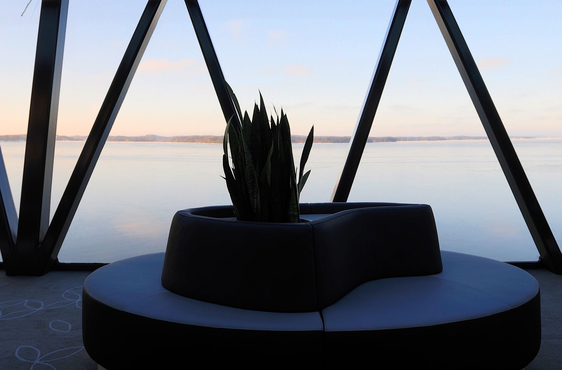 Joulupäivän aamuksi meri tyyntyi ja tuuli laantui.