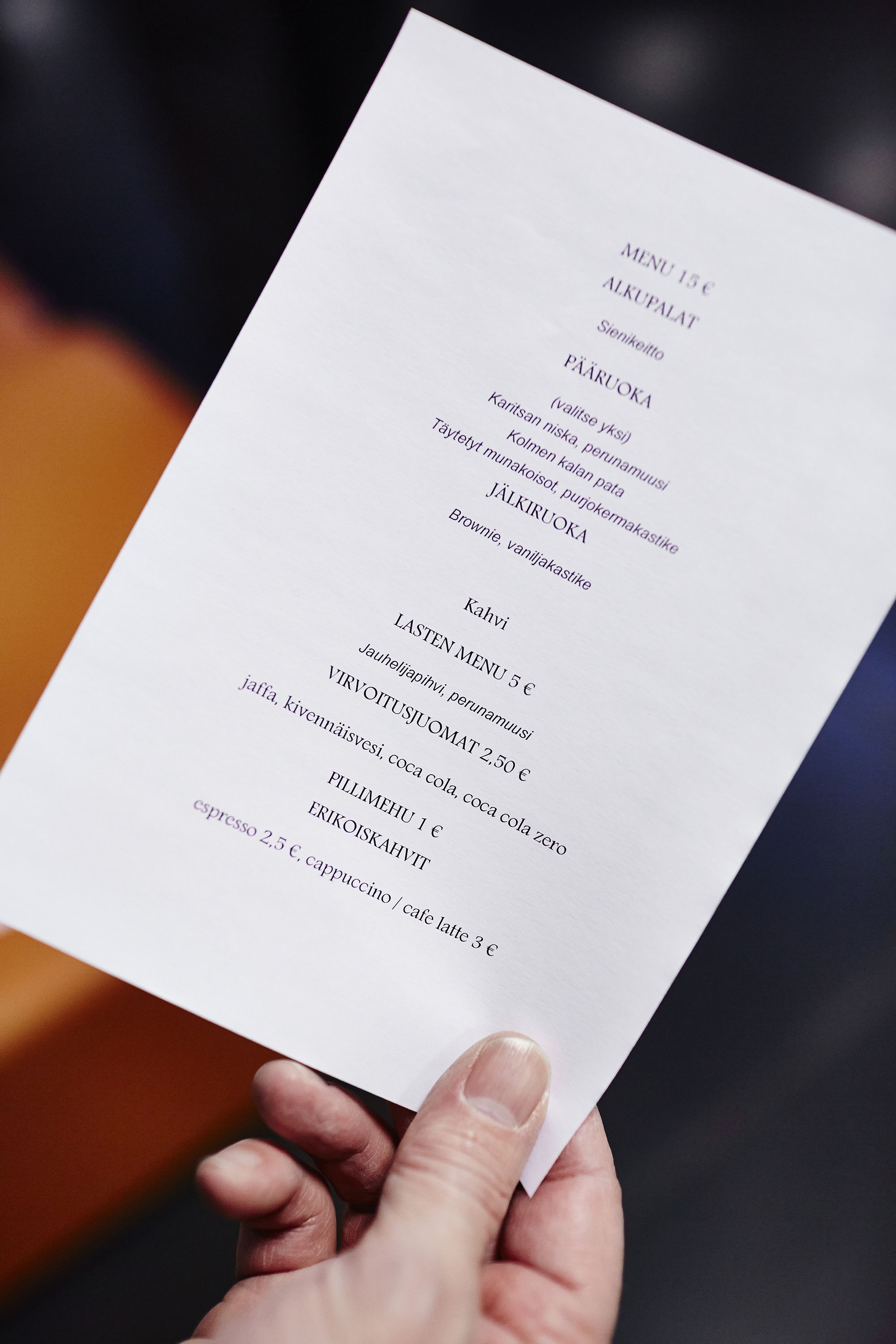 Alppilan kirkon brunssimenu.