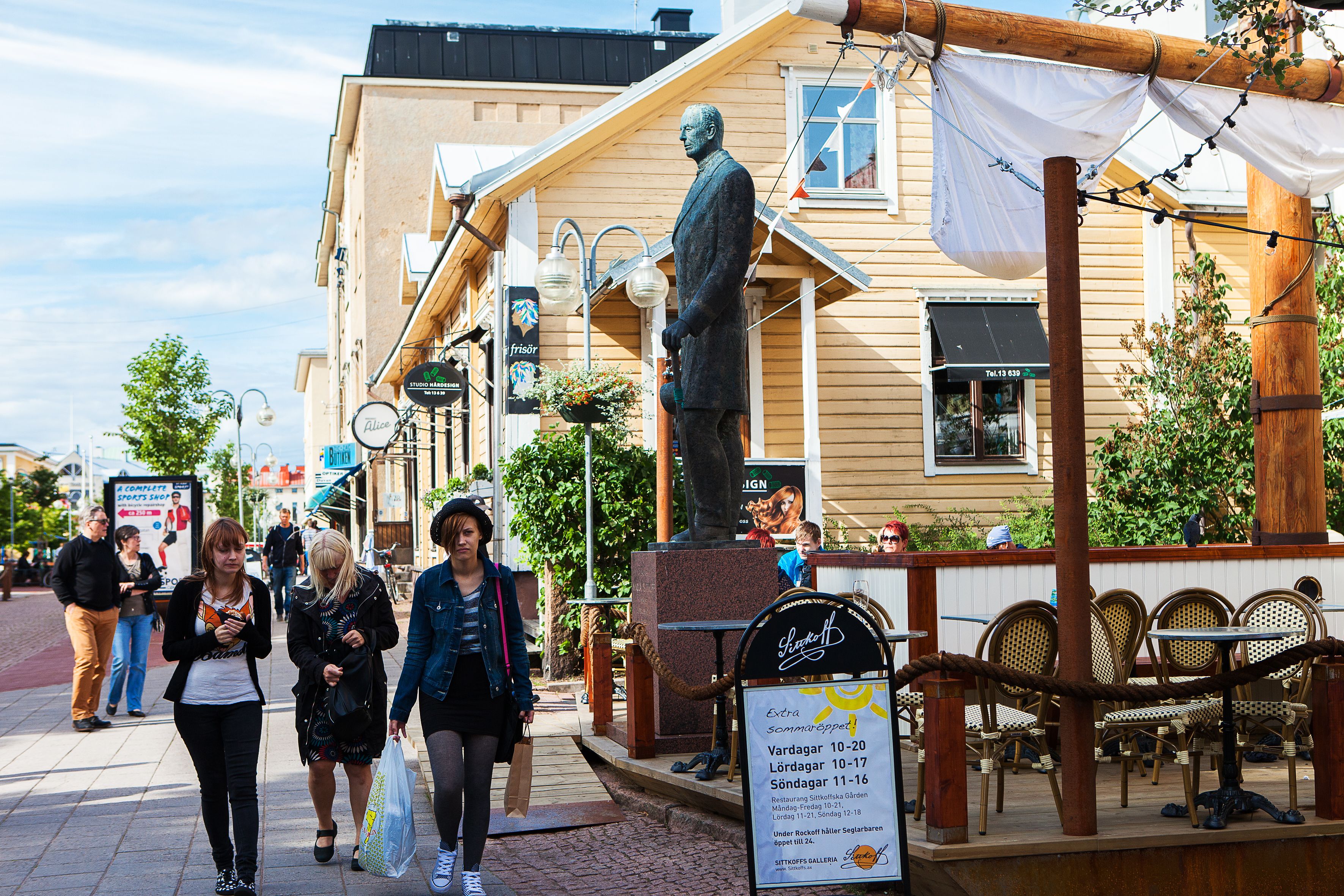 Maarianhaminan kävelykadut ovat viihtyisiä.