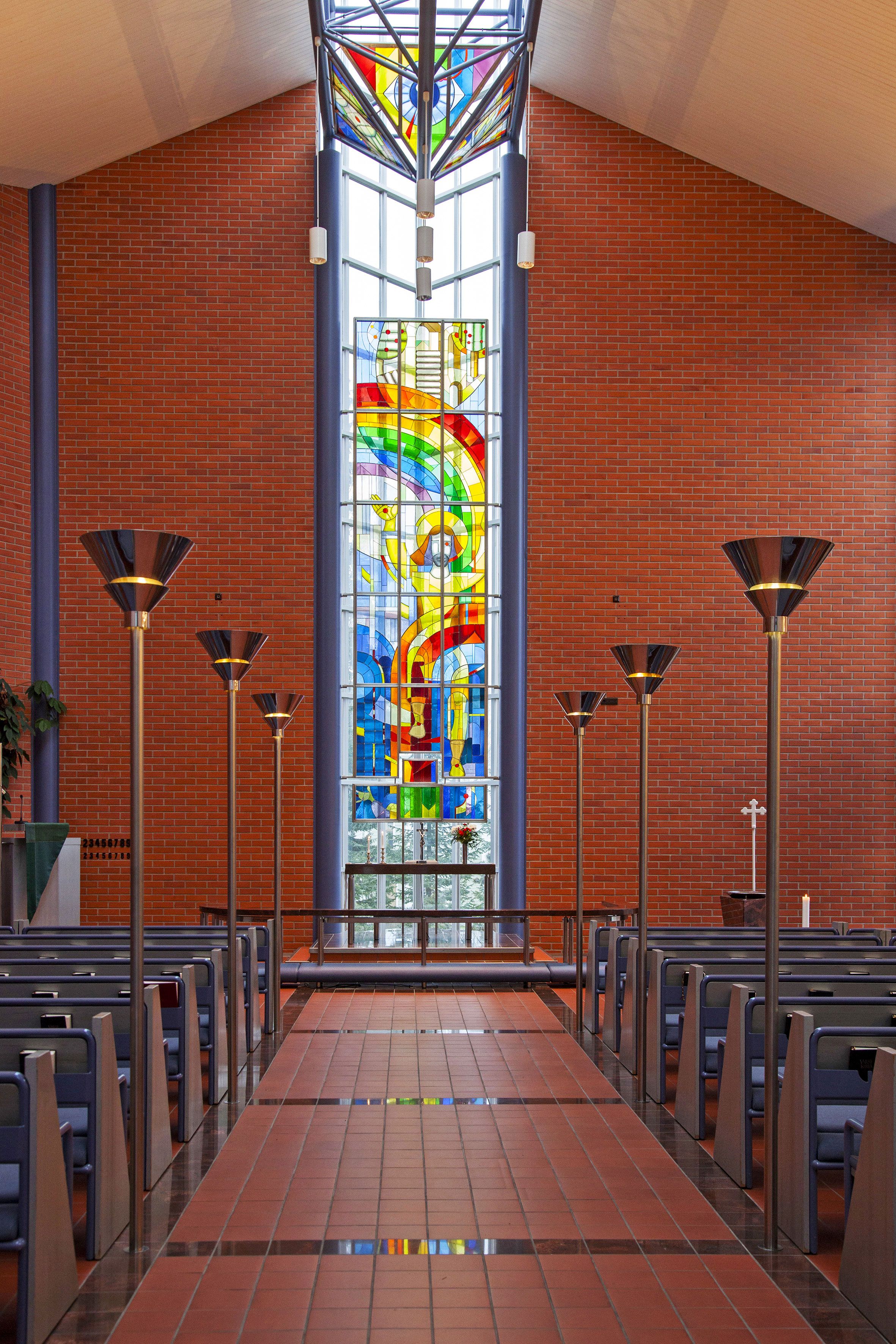 Juankosken kirkon lasimaalaus on Konolalle henkilökohtaisesti tärkein työ.