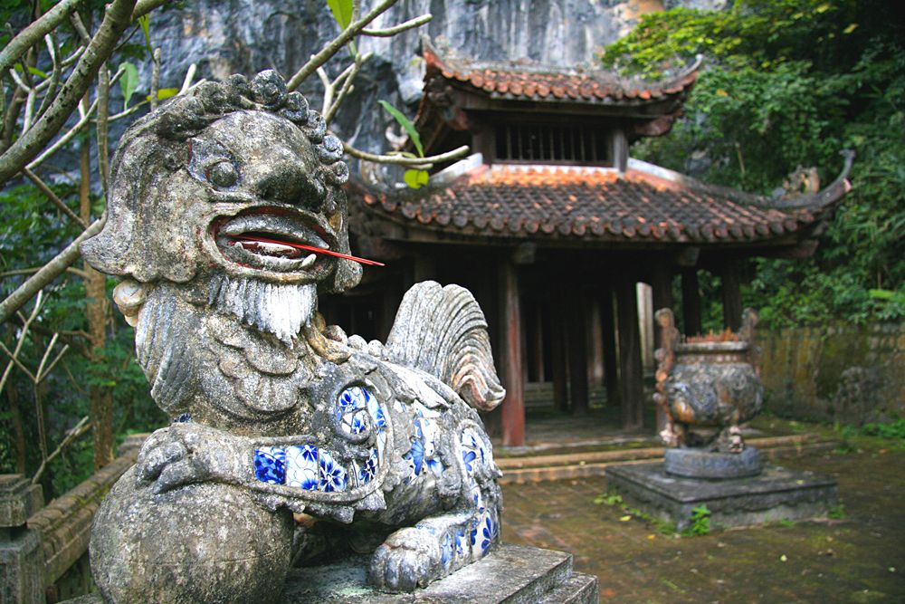 Huen palatsialue muistuttaa entisaikojen loistosta. 