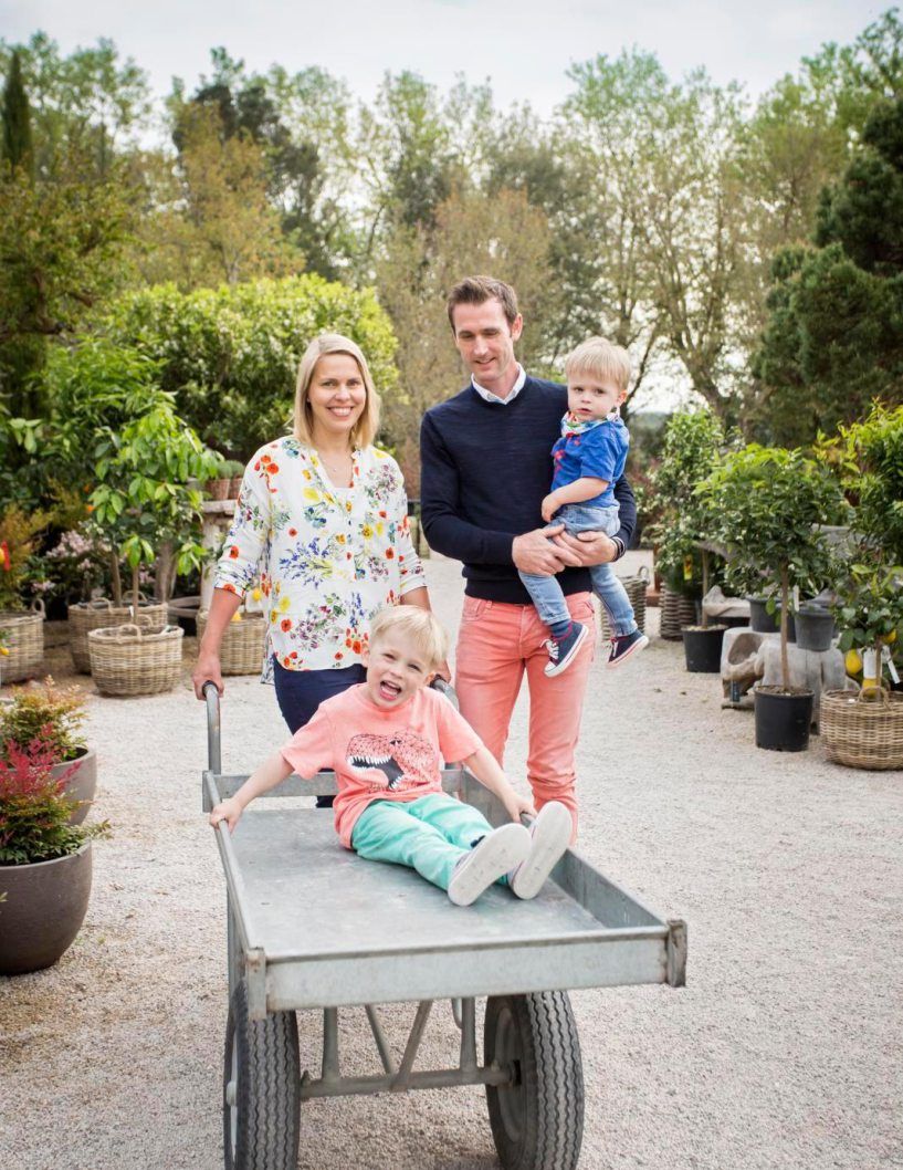 Johanna ja William Hartleyn pojat Samuel ja Benjamin saavat telmiä samoilla pihoilla kuin isänsä lapsena.