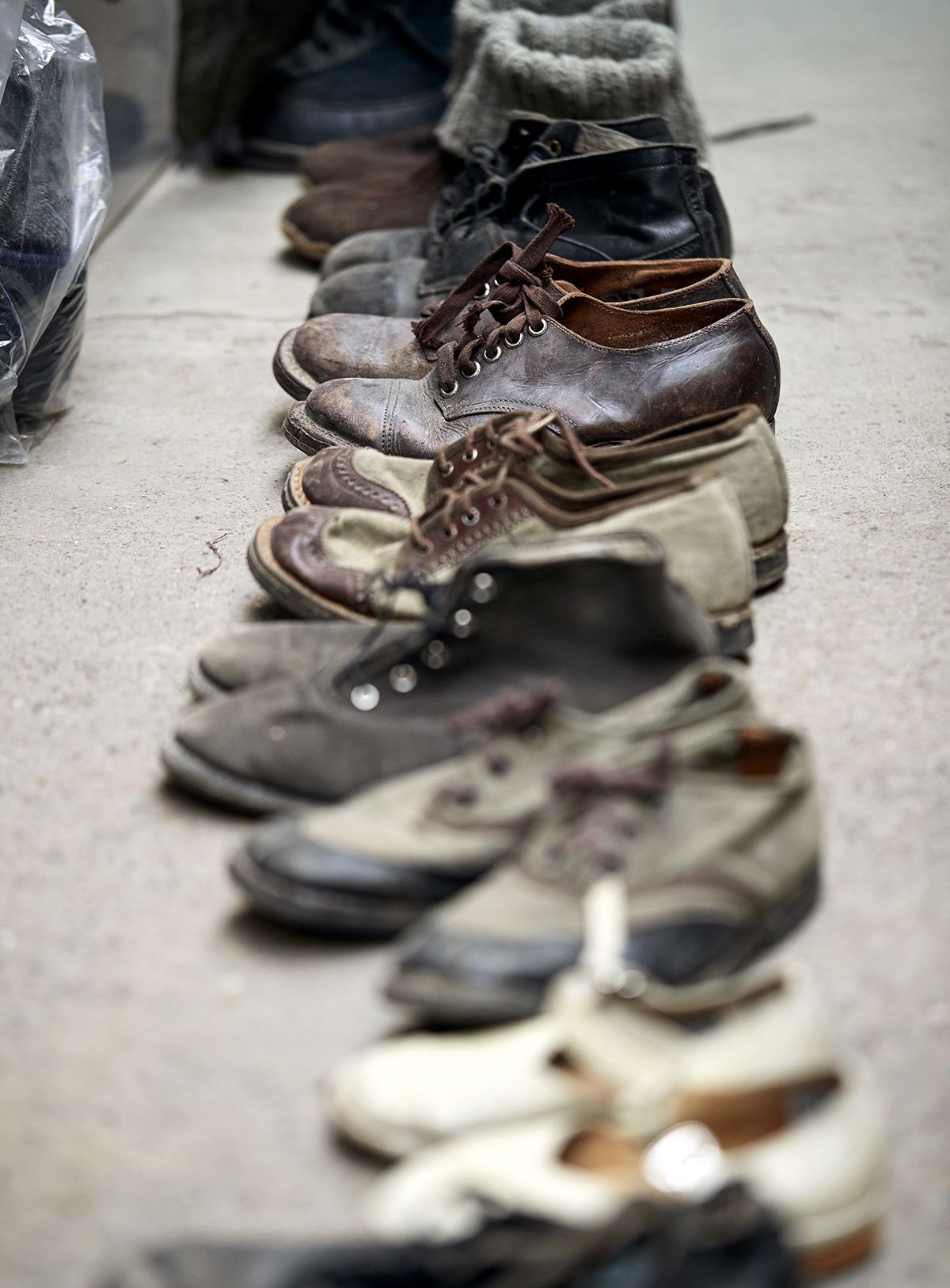 Kuvauksissa käytetään aitoja 1940-luvun kenkiä.