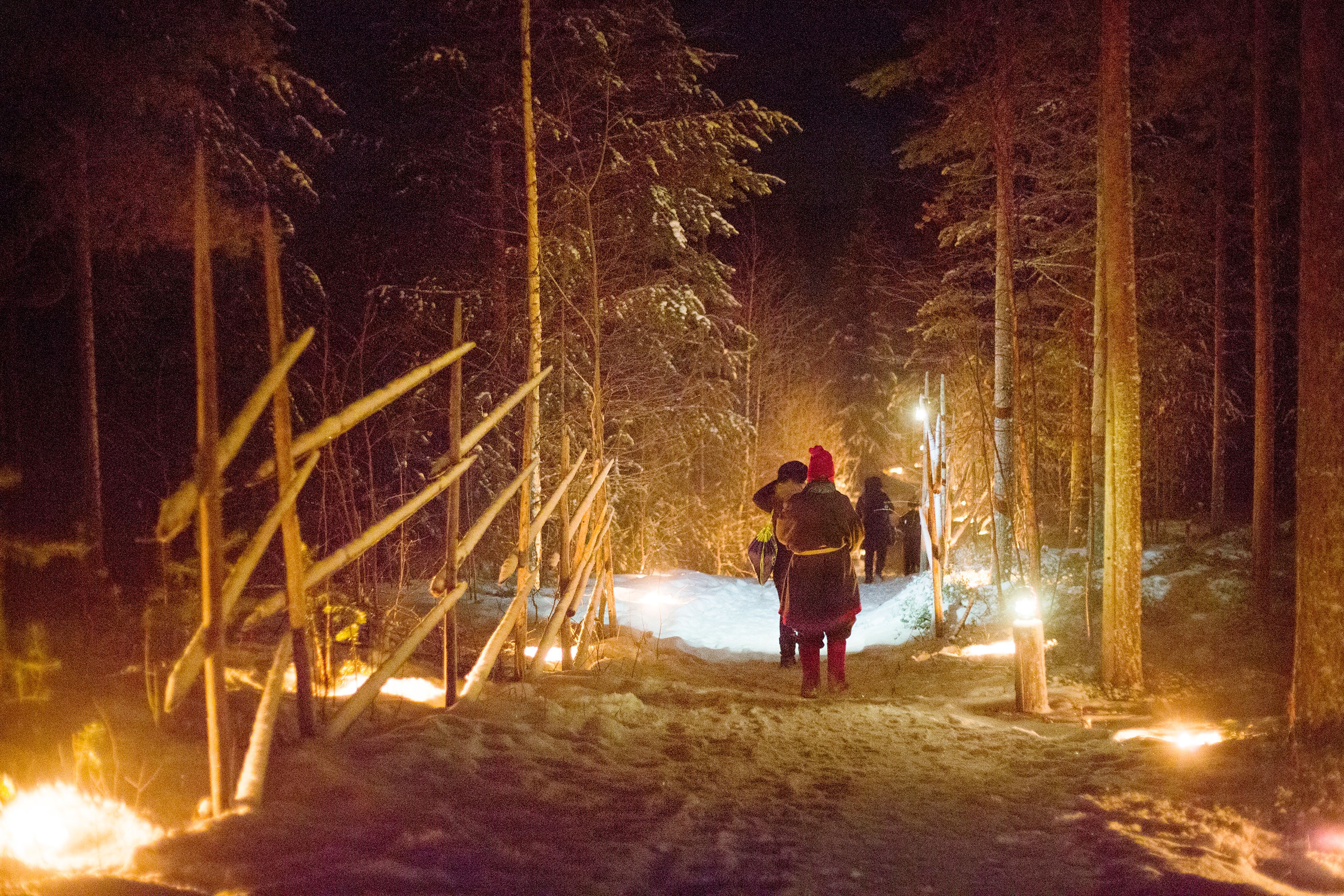 Metsän pimeys, lumi ja elävät tulet ovat monen britin mielestä kuin satumaisema.