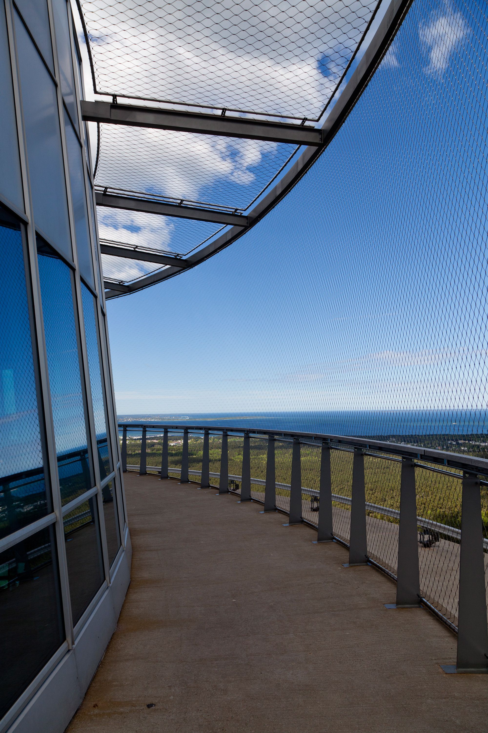 Neuvostoaikaan tv-torni oli harvoja paikkoja, joista kurkistaa vapauteen. Tornista näkee iltaisin Helsingin valot.