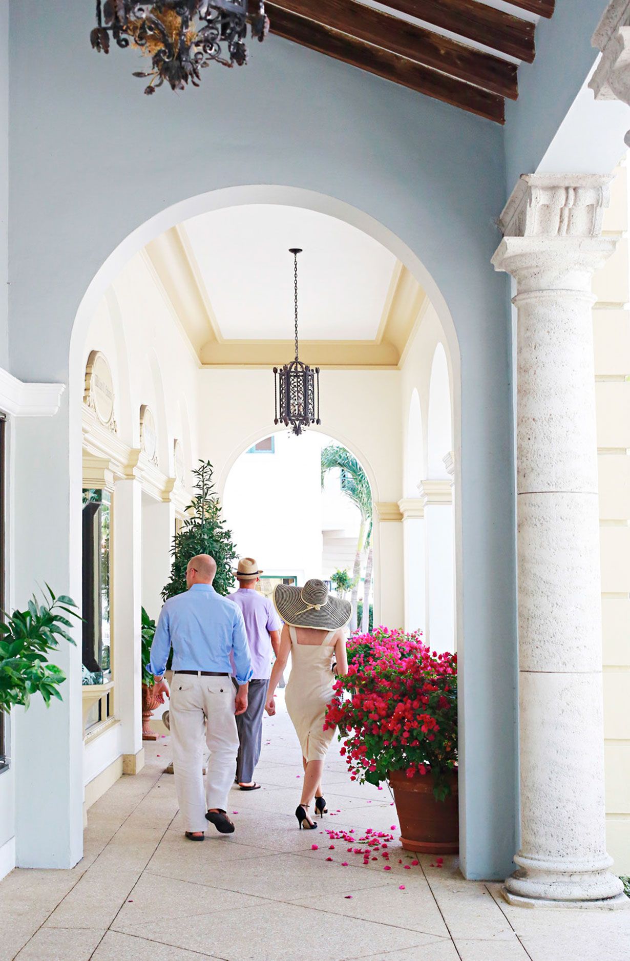 Worth Avenuen hillittyä Charmia.