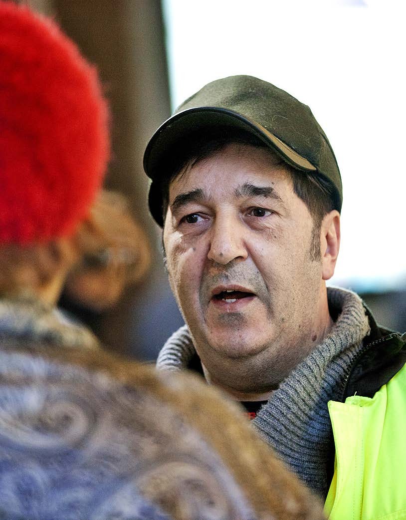 Arnen mielestä ihmisiä kohdellaa Ruotsissa paremmin kuin Suomessa.