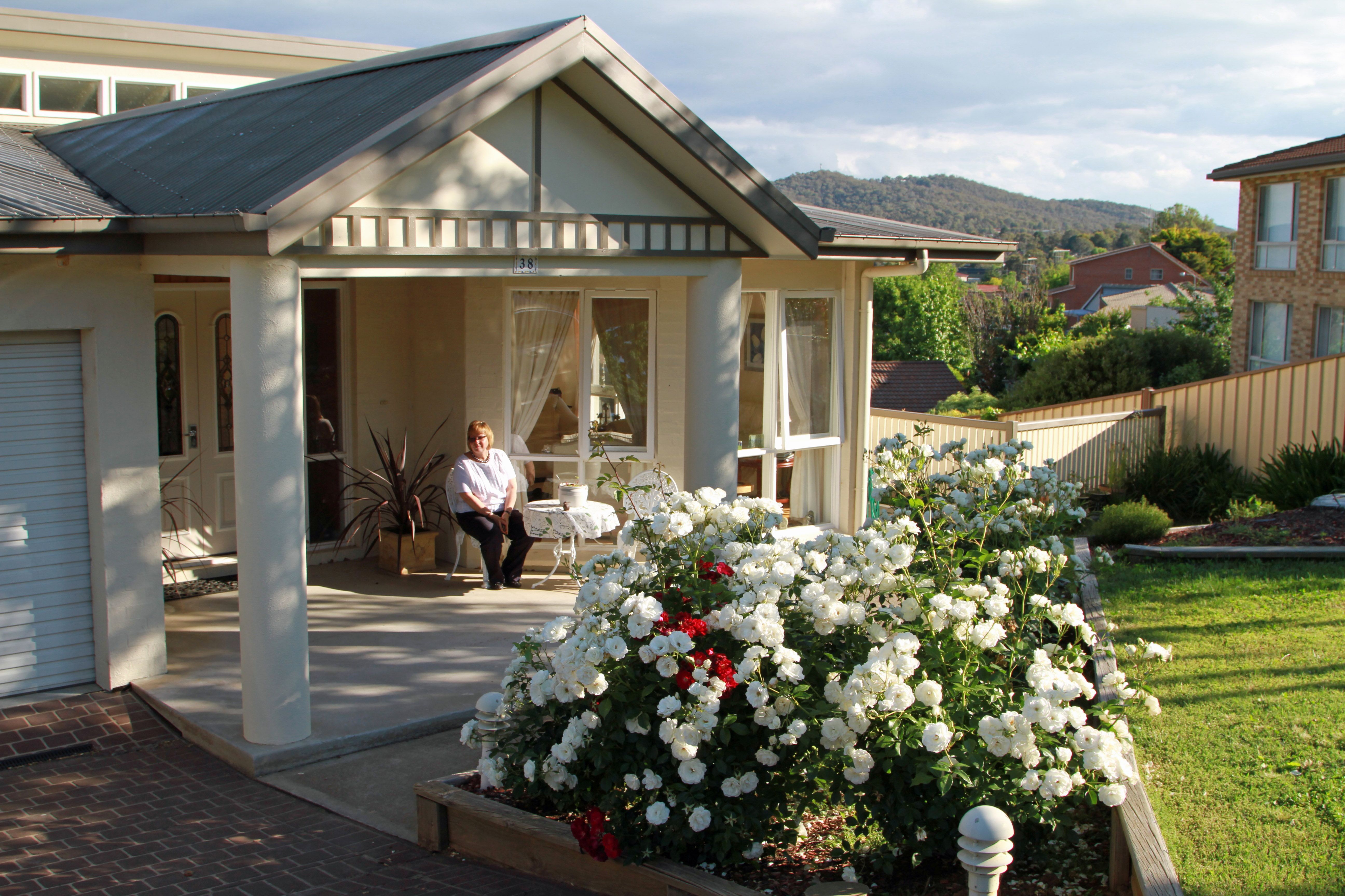 Maaritin ja Alpon talo sijaitsee lähellä pääkaupunki Canberraa.