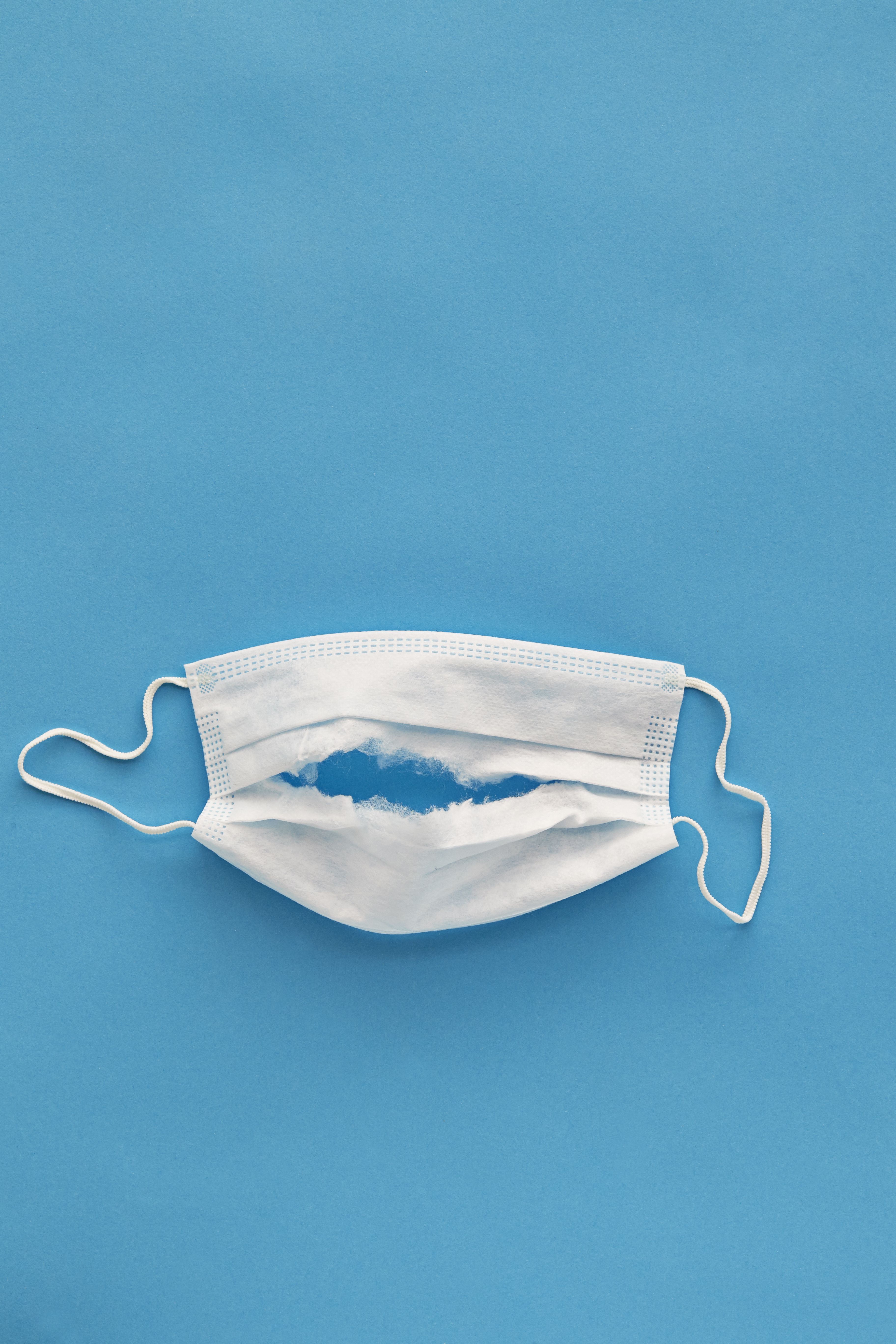 ”Riskiryhmään kuuluva äitini ei kehtaa pyytää viisikymppistä naapuriaan jäämään kotiin, vaan kahvittelee tämän kanssa edelleen. Mitä tehdä?”