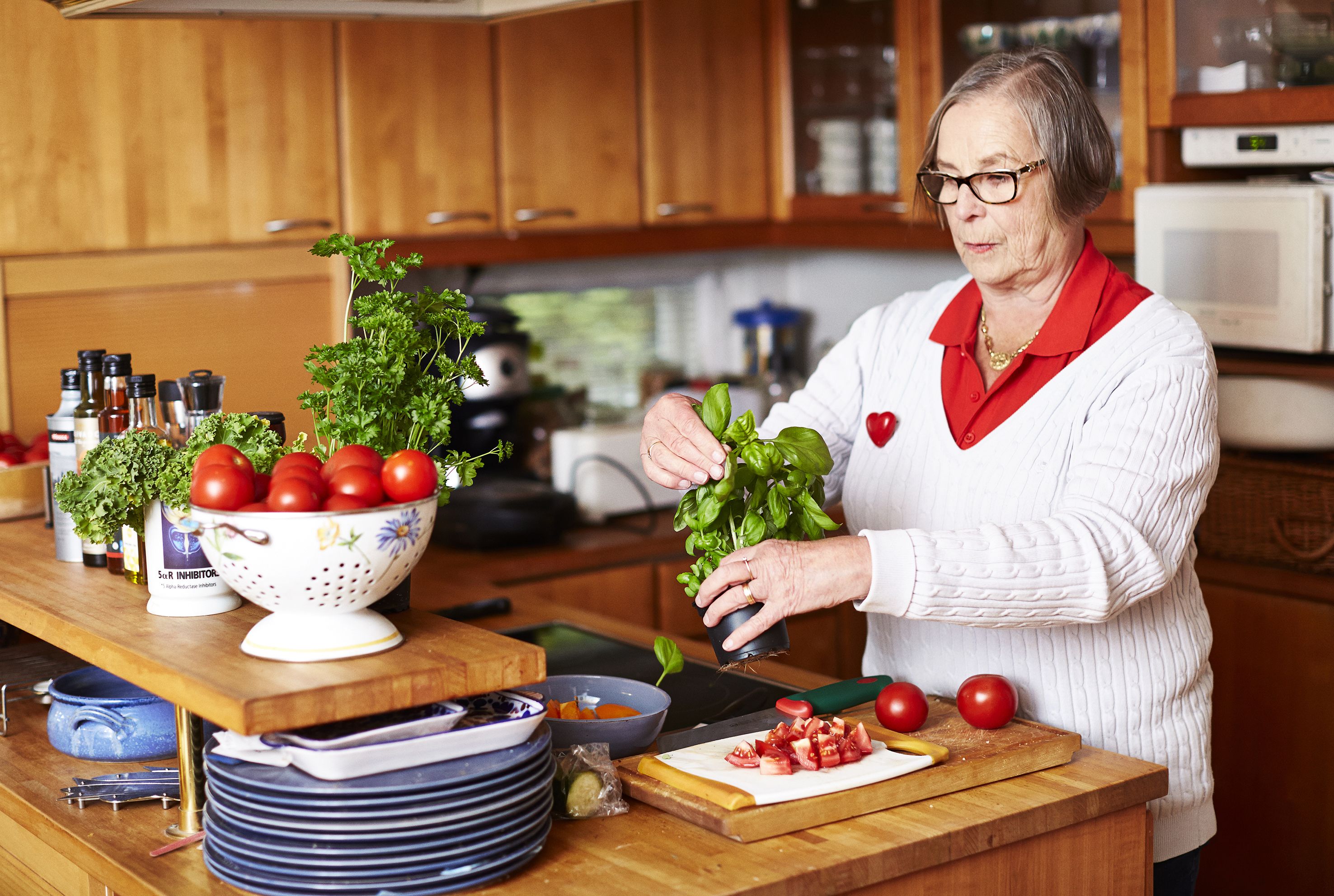 Marjatta Kuuselalla on paljon harrastuksia, mutta erityisen iloinen hän on lapsenlapsistaan ja heidän vierailuistaan.